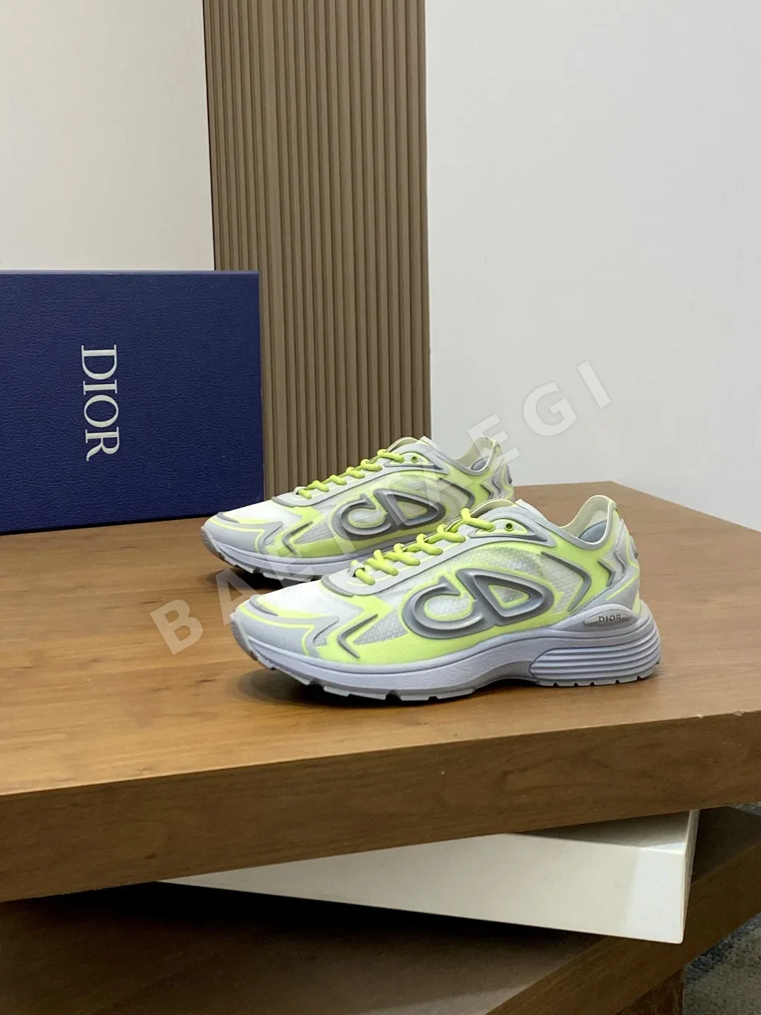 디올 B30 스니커즈 블루화이트 테크니컬 패브릭 CD30 로고 상세 이미지 3