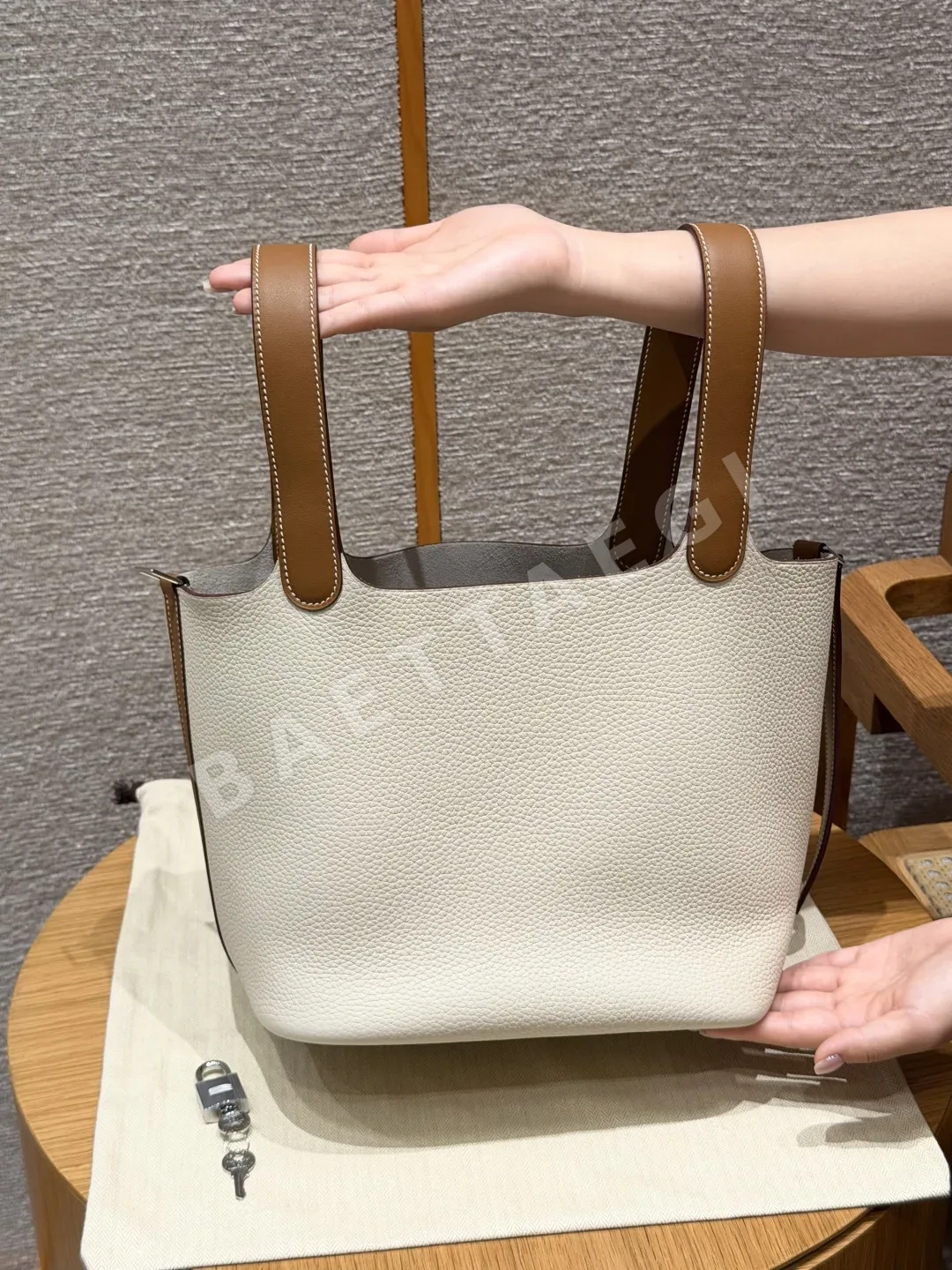 에르메스 피코탄 락 가죽 지갑 상세 이미지 3