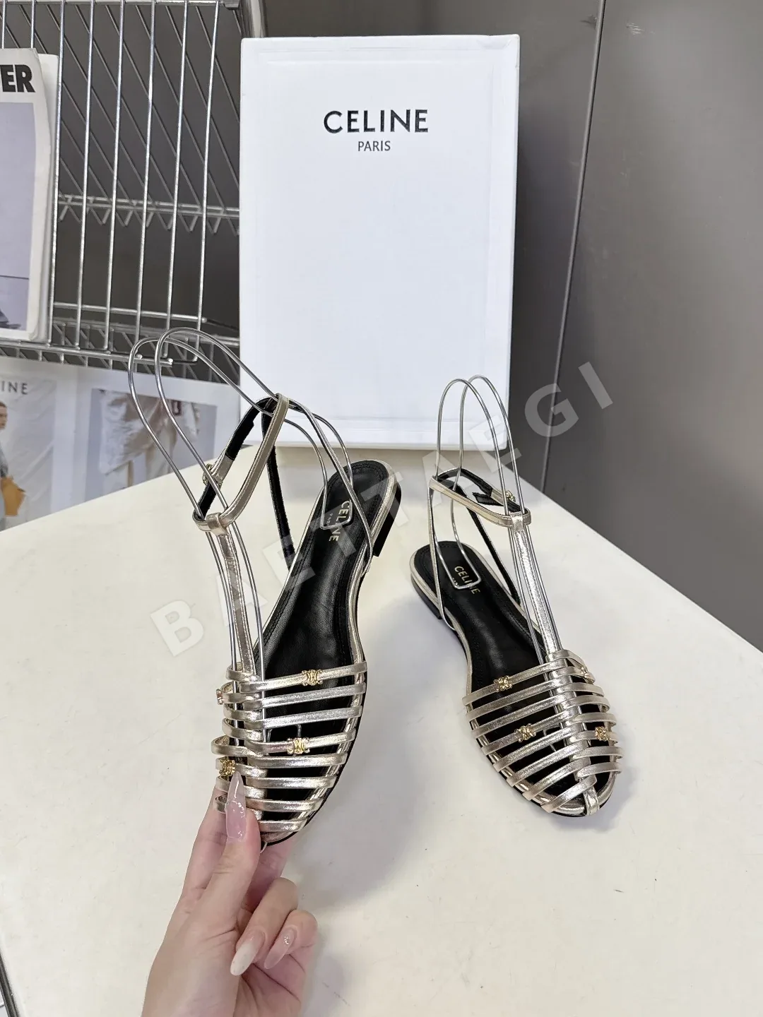 셀린느 로마 스타일 꼬임 클로즈드 토 샌들 상세 이미지 4