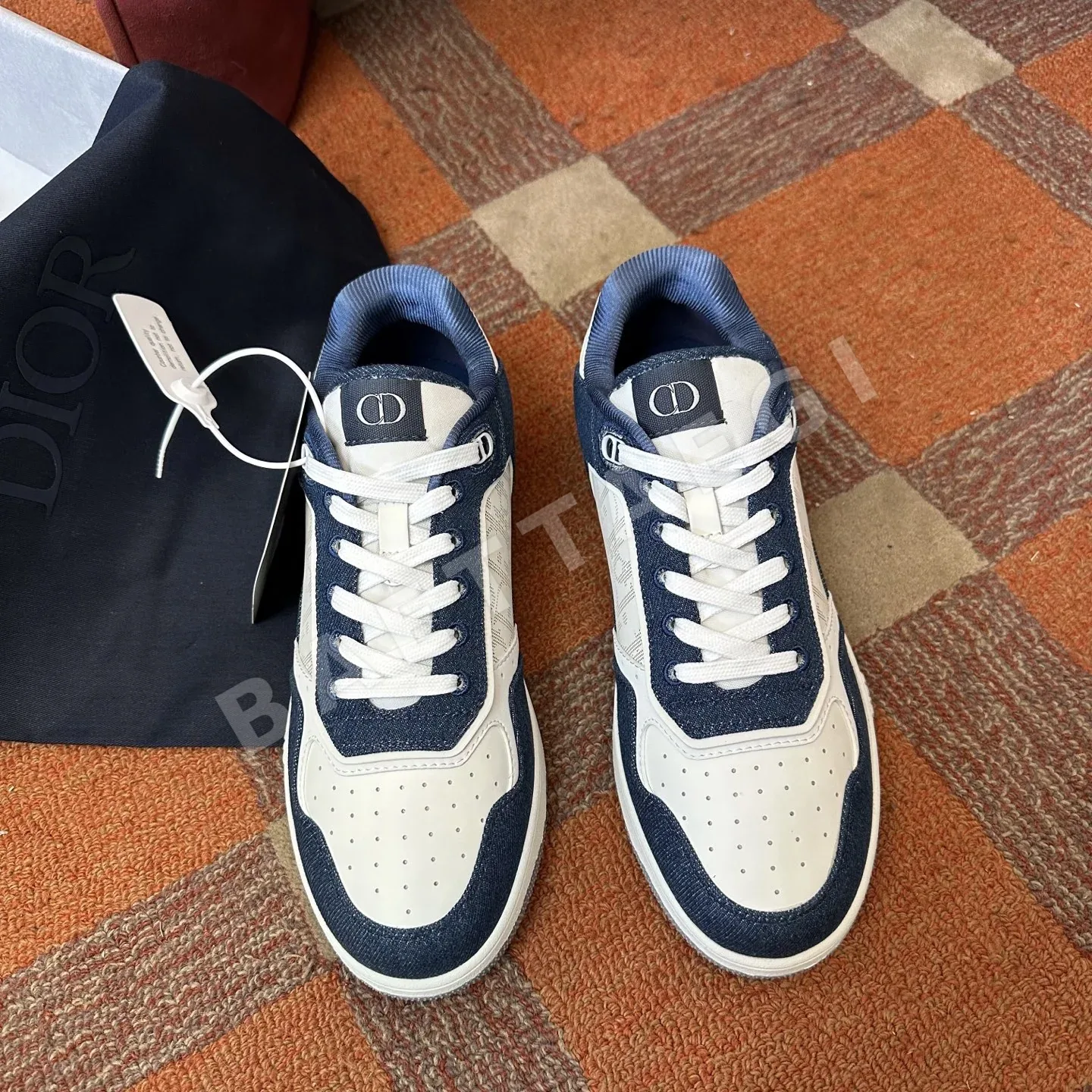 디올 로우탑 스니커즈 26370