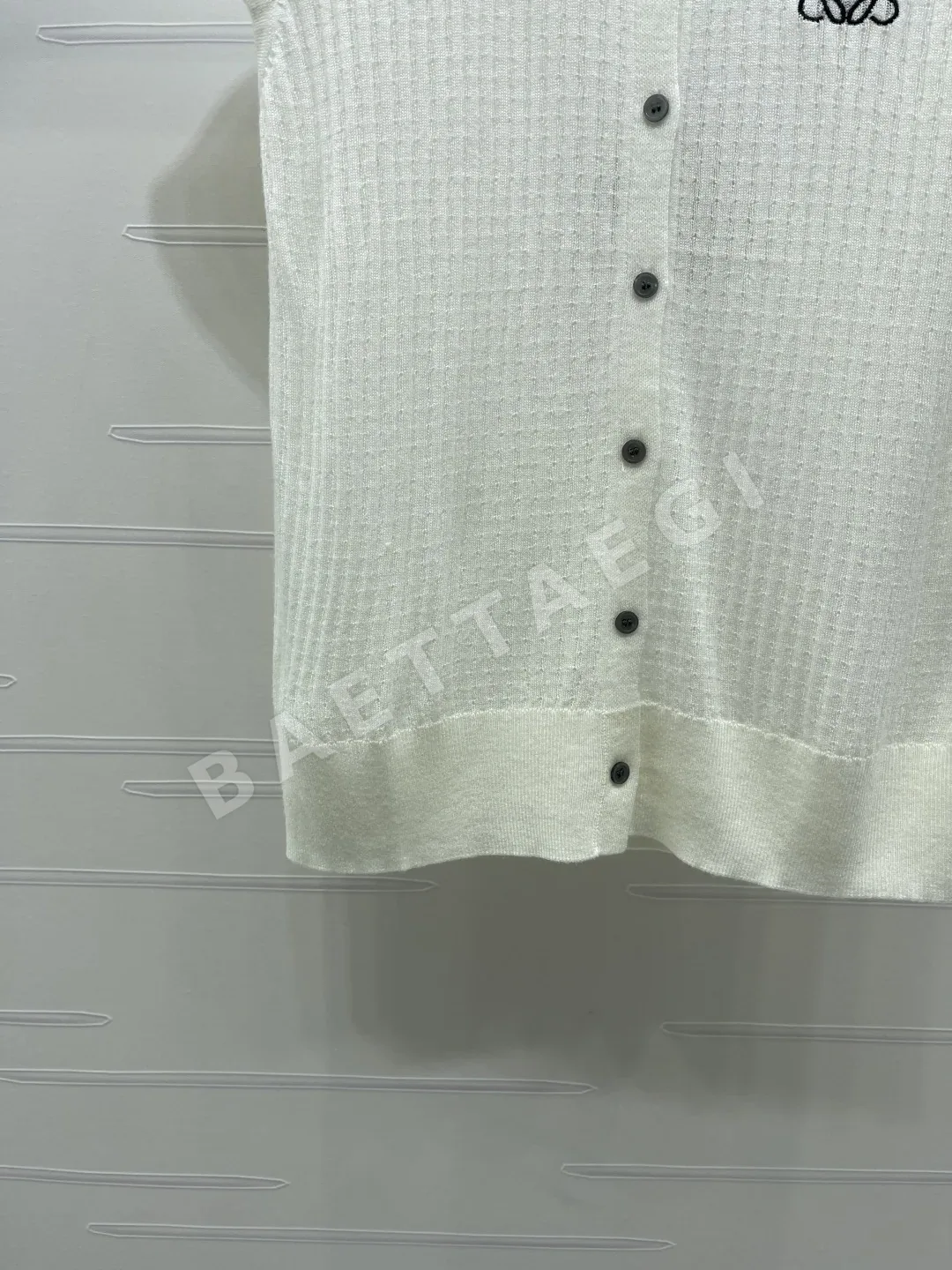 로에베 다크 컬러 스트라이프 니트 반팔 탑 상세 이미지 5