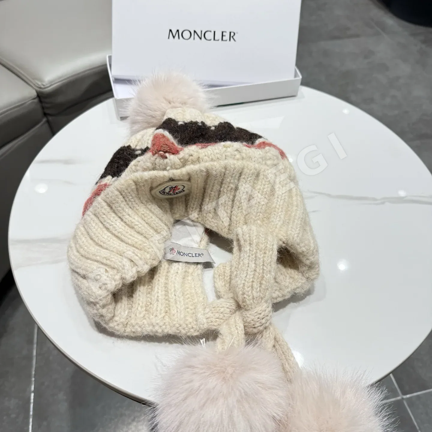 몽클레르 페어아일 울 폼폼 니트 모자 상세 이미지 9