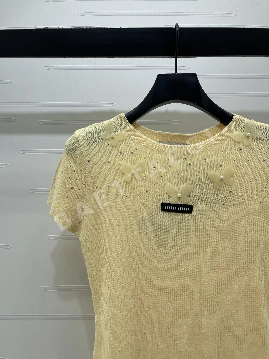 미우미우 3D 나비 니트 라운드넥 반팔 티셔츠 상세 이미지 3
