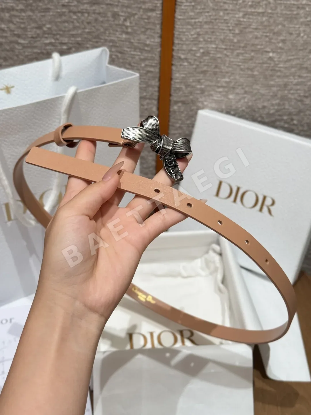 디올 르 누 드 블랙 카프스킨 벨트 상세 이미지 6