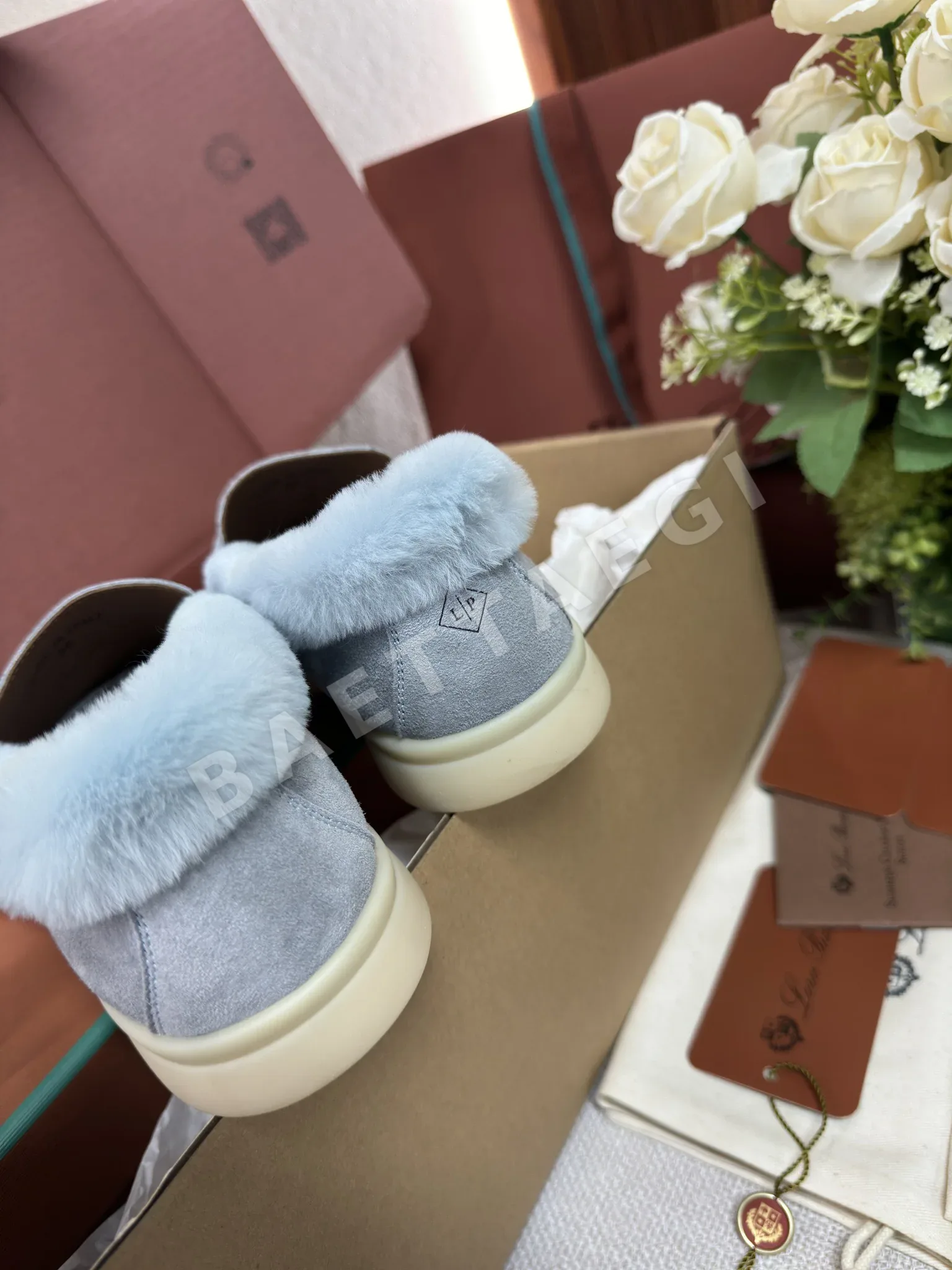 로로피아나 코요테 퍼 하이컷 신발 상세 이미지 4