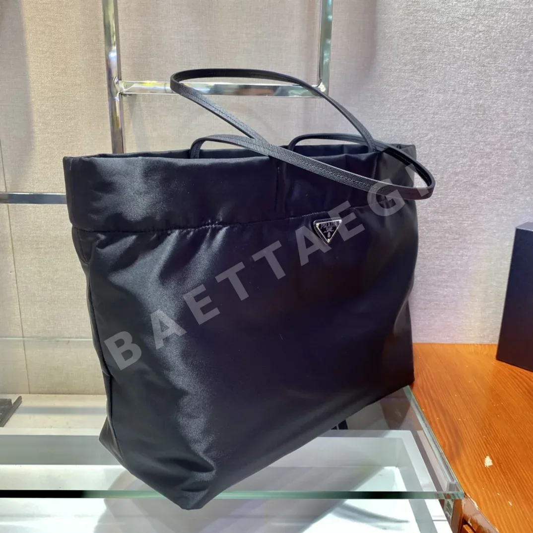 프라다 리사이클 나일론 토트백 1BG107 상세 이미지 4