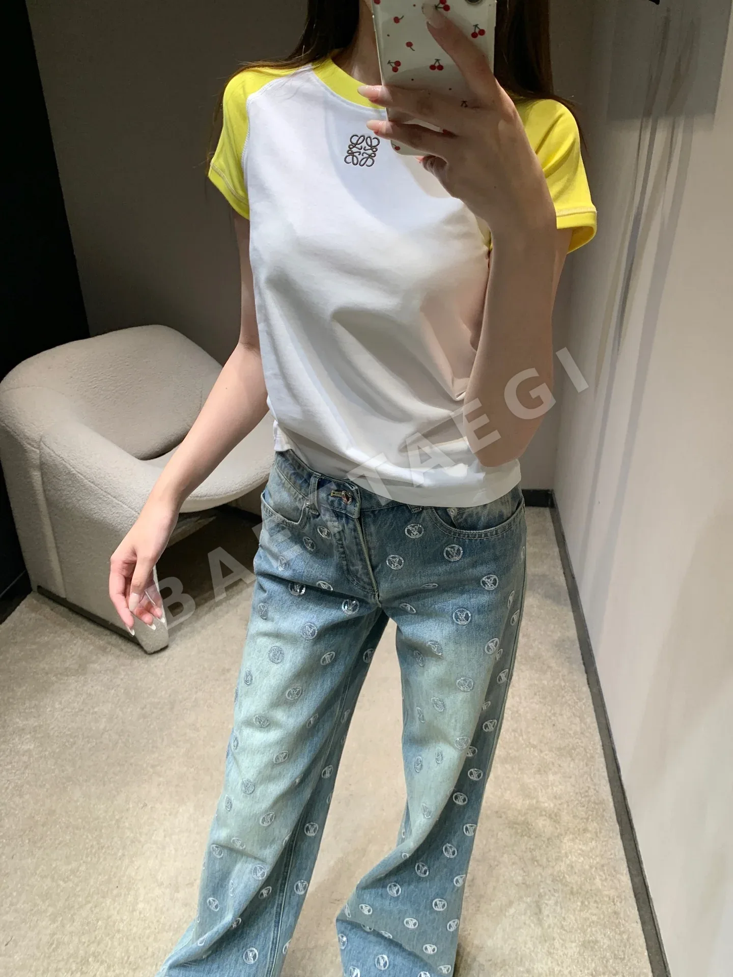 로에베 컬러 블록 자수 반팔 티셔츠 상세 이미지 8