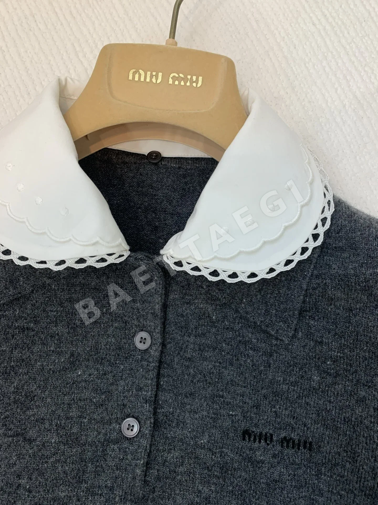 미우미우 피터팬 카라 자수 반팔 티셔츠 상세 이미지 7