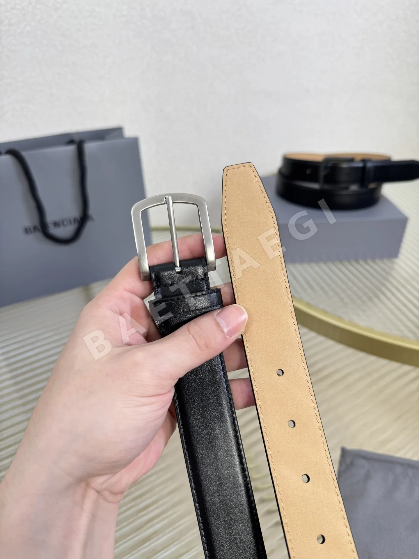 발렌시아가 빈티지 스타일 송아지가죽 벨트 상세 이미지 5