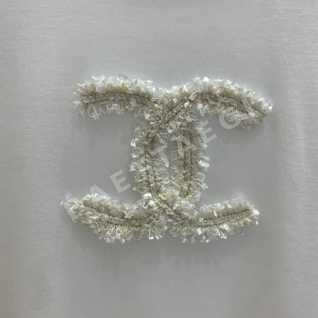 샤넬 더블 C 자수 3D 비즈 반팔 티셔츠 상세 이미지 5