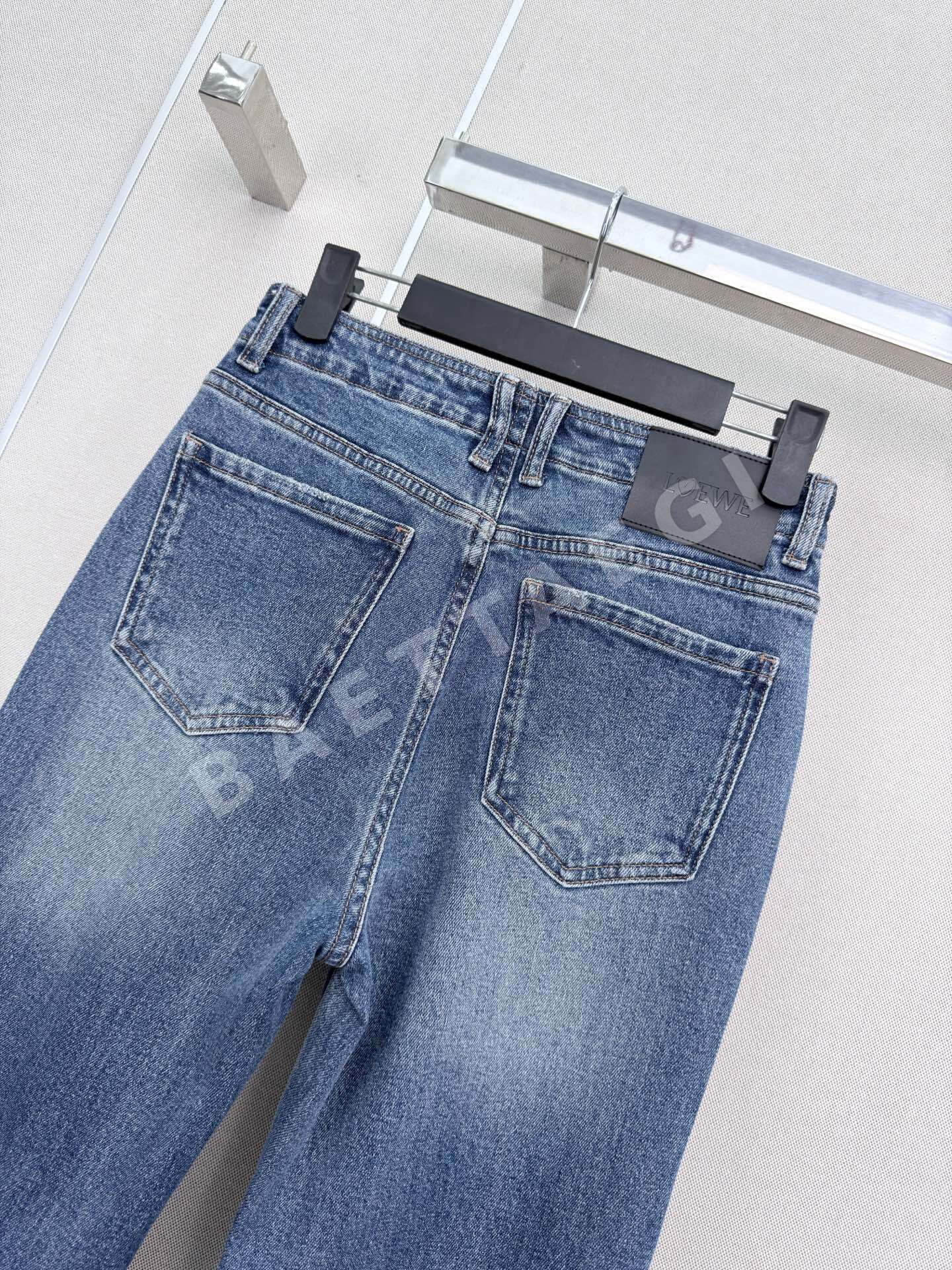 로에베 로고 라인스톤 프린트 플레어 진 바지 상세 이미지 6