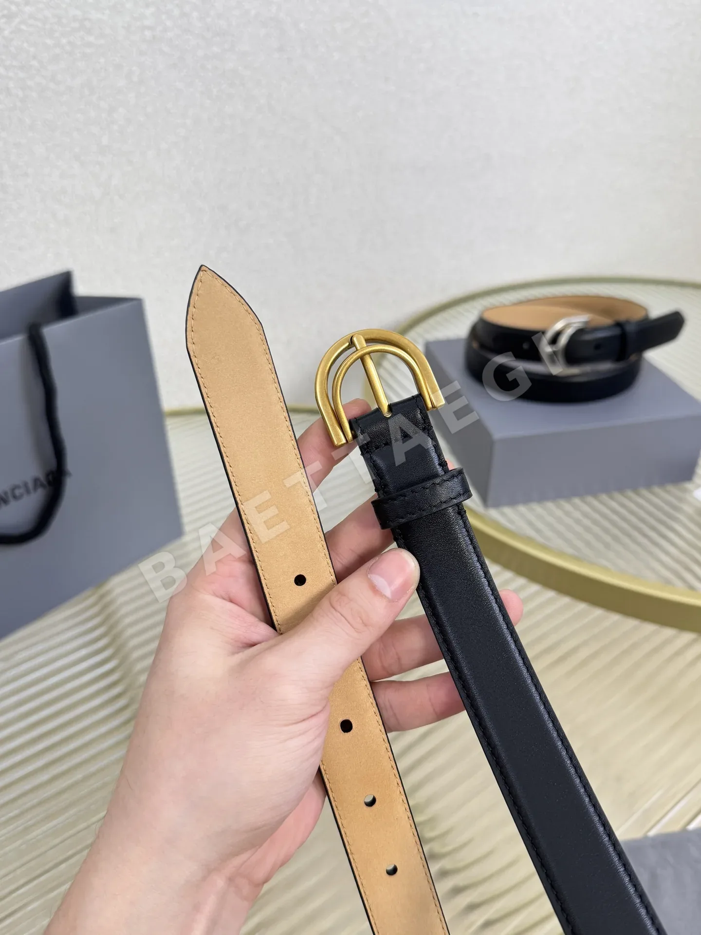 발렌시아가 빈티지 황동 장식 송아지가죽 벨트 상세 이미지 4