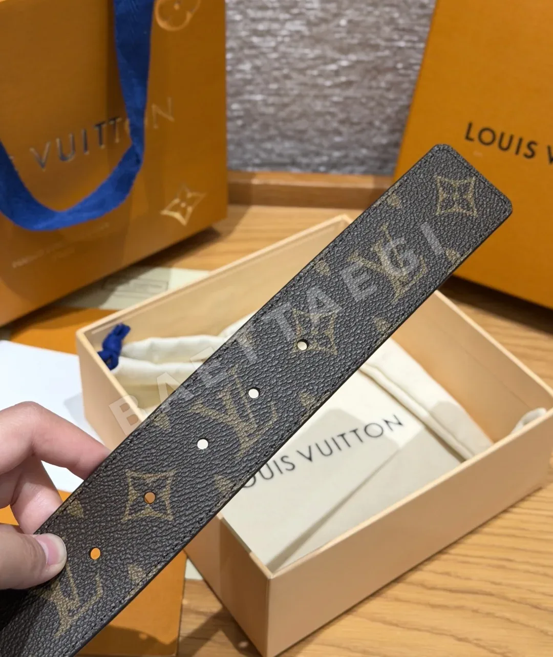 루이비통 모노그램 캔버스 LV 버클 벨트 상세 이미지 7