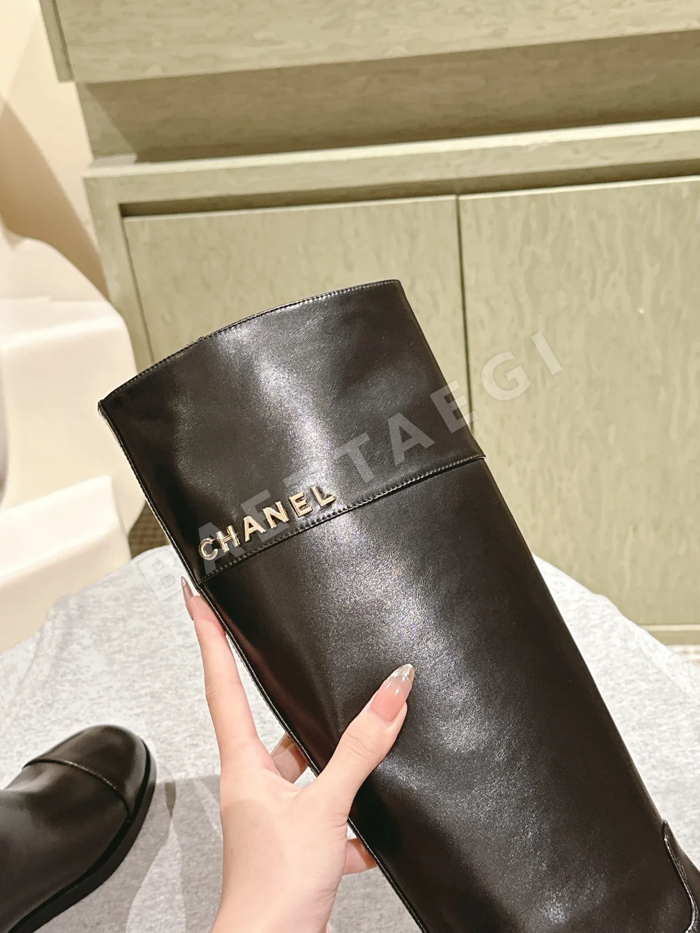샤넬 자수 로고 가죽 부츠 상세 이미지 5
