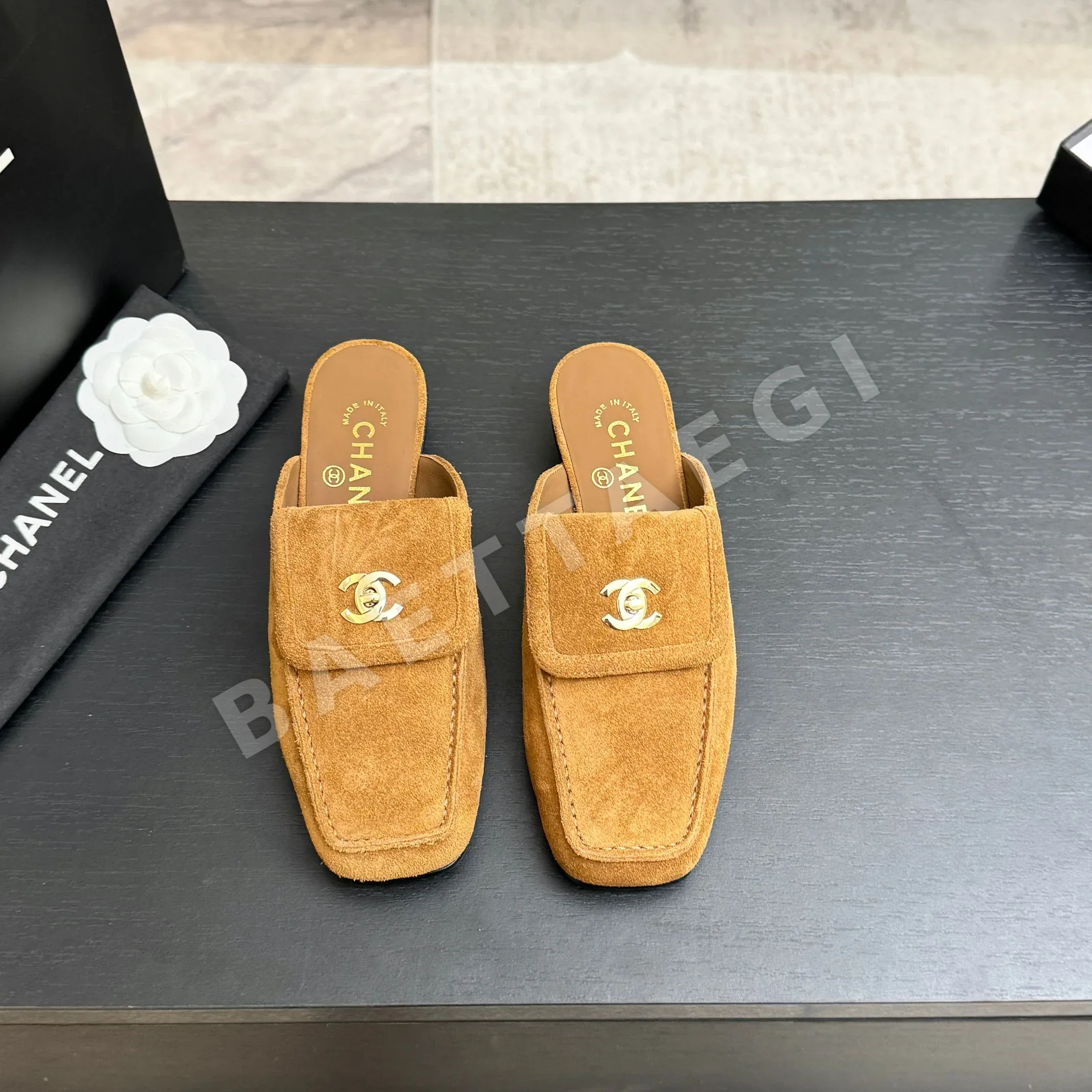 샤넬 26C 더블 C 버클 스퀘어 토 슬리퍼 98417