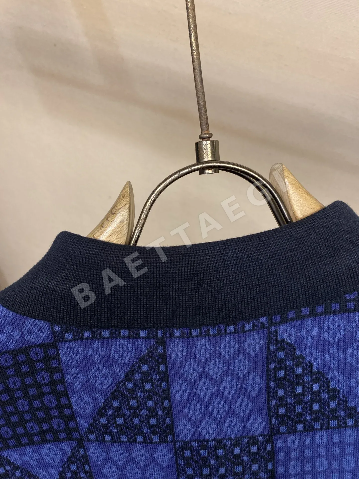 루이비통 컬러 블록 체크 자카드 폴로 니트 상세 이미지 9