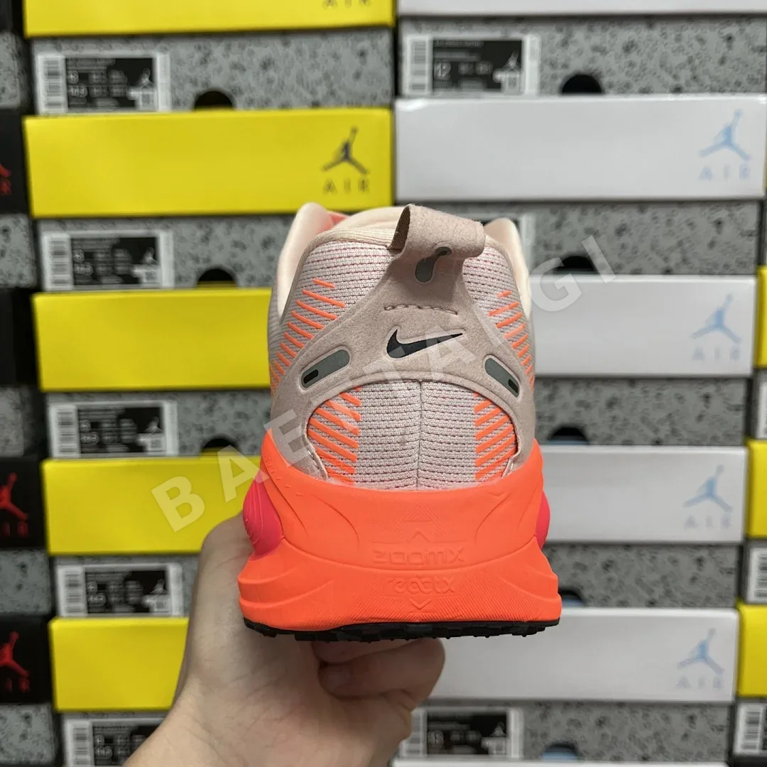 나이키 줌 보메로 18 HM6804-600 201098 Nike Zoom Vomero 18 상세 이미지 8