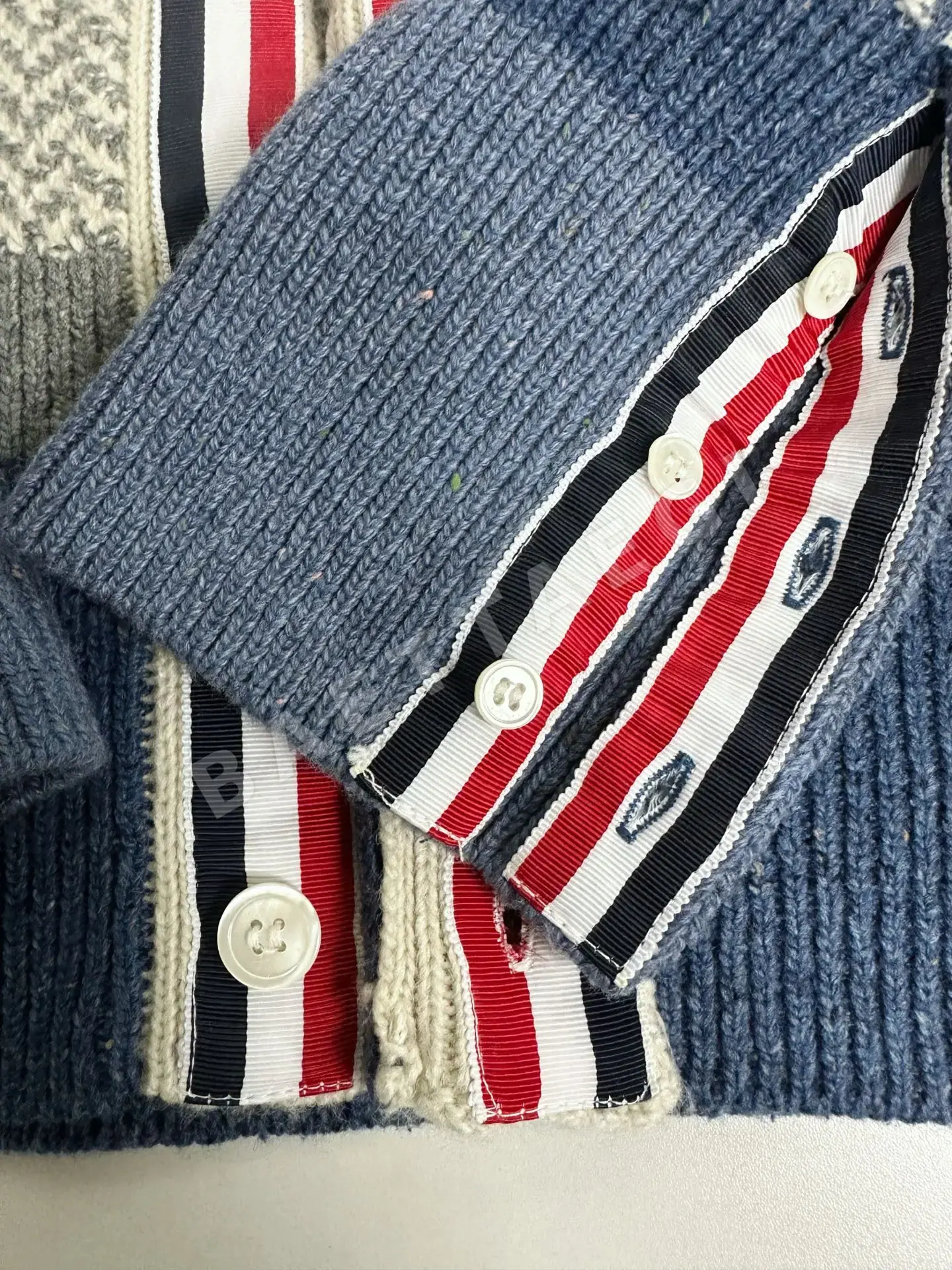 톰브라운 워싱 블루 그레이 남성 니트 레플리카 46575 Thom Browne 상세 이미지 9