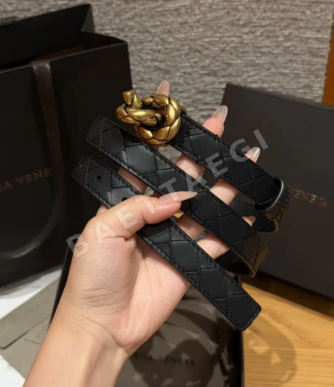 보테가베네타 인트레치아토 카프스킨 벨트 상세 이미지 2
