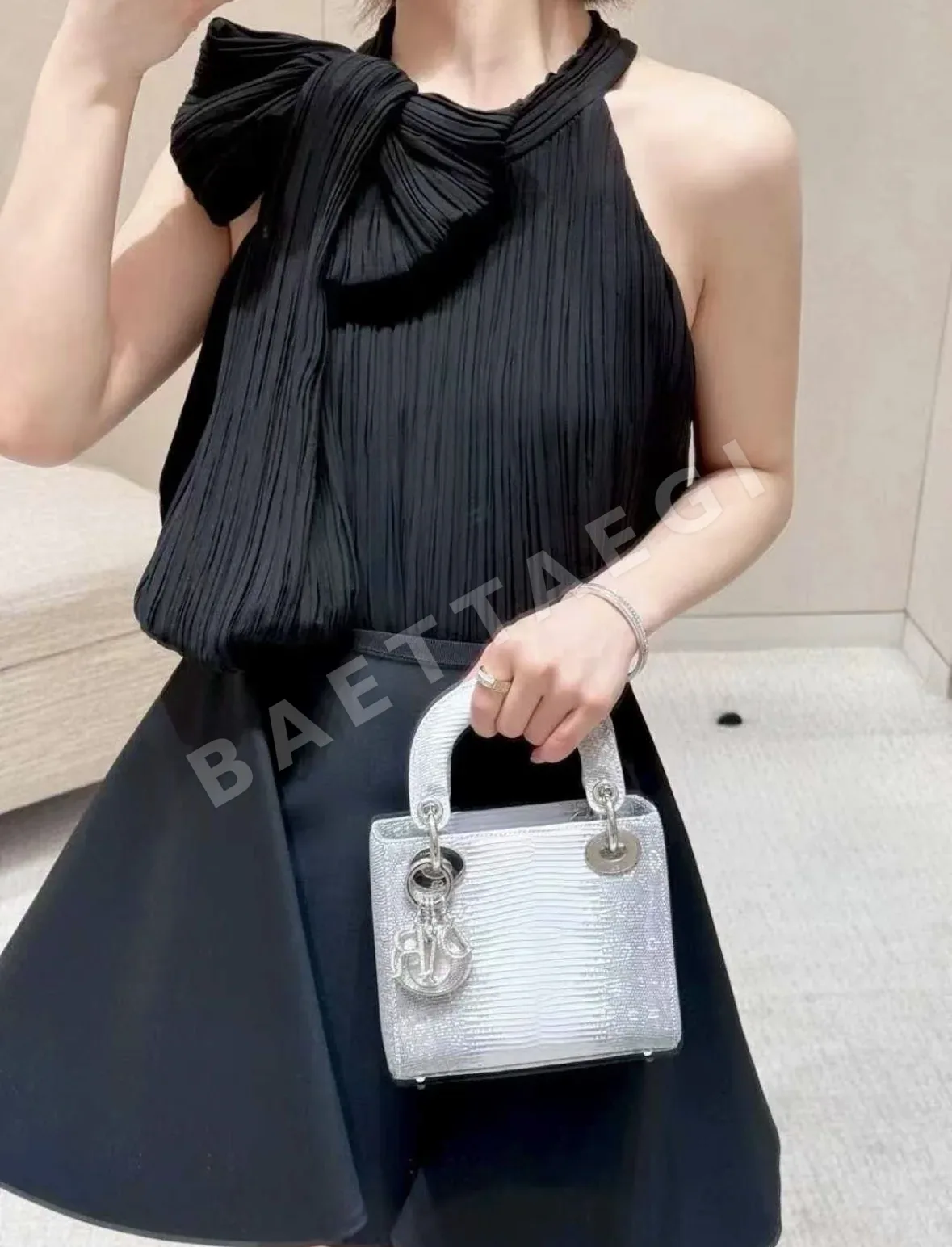 디올 플리츠 홀터넥 민소매 원피스 114767