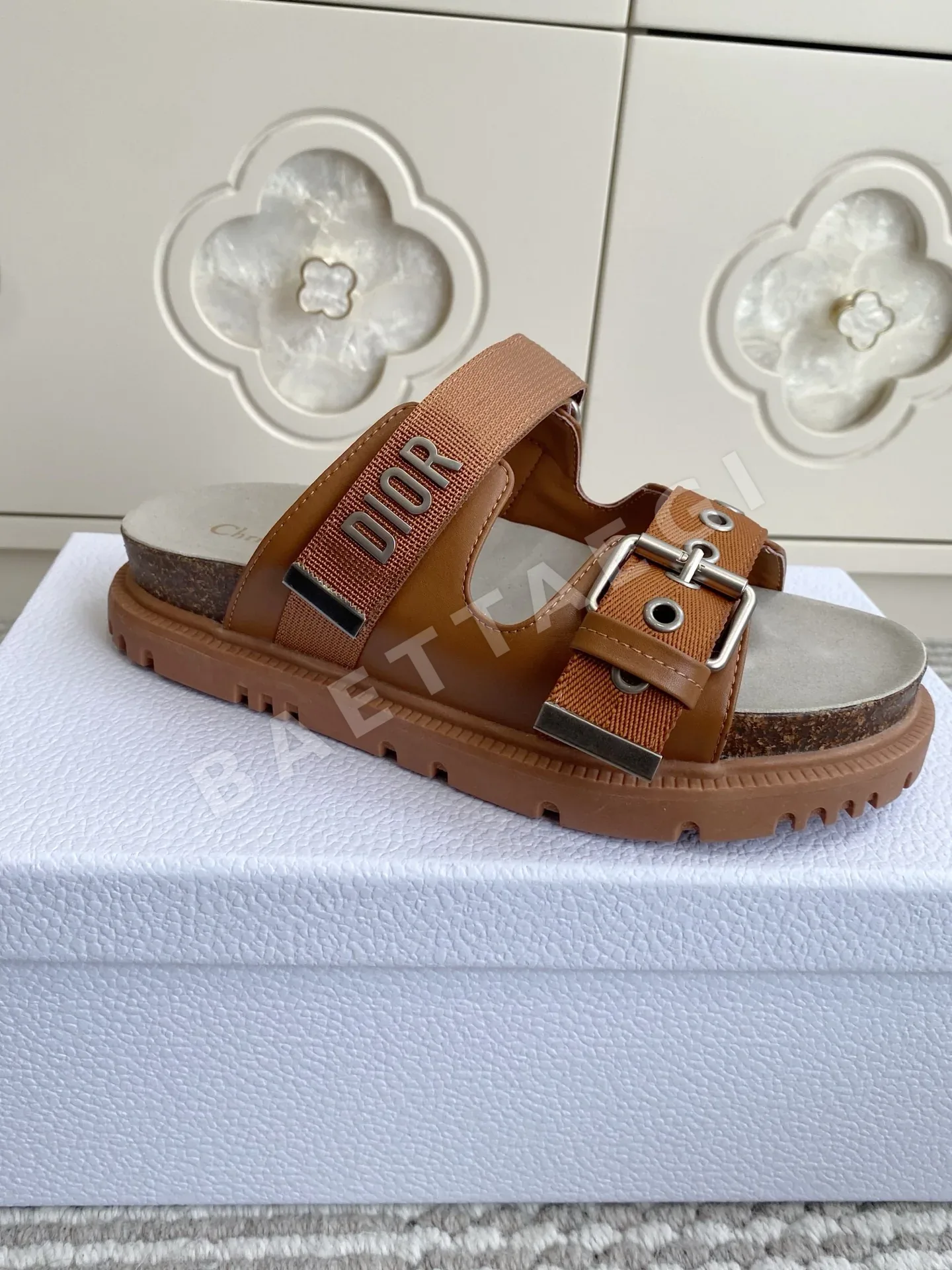 디올 더블 스트랩 코르크 플랫폼 샌들 상세 이미지 4