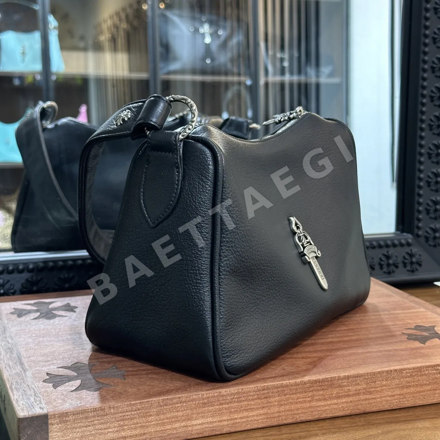 크롬하츠 블랙 치킨 너겟 번즈 가방 상세 이미지 2