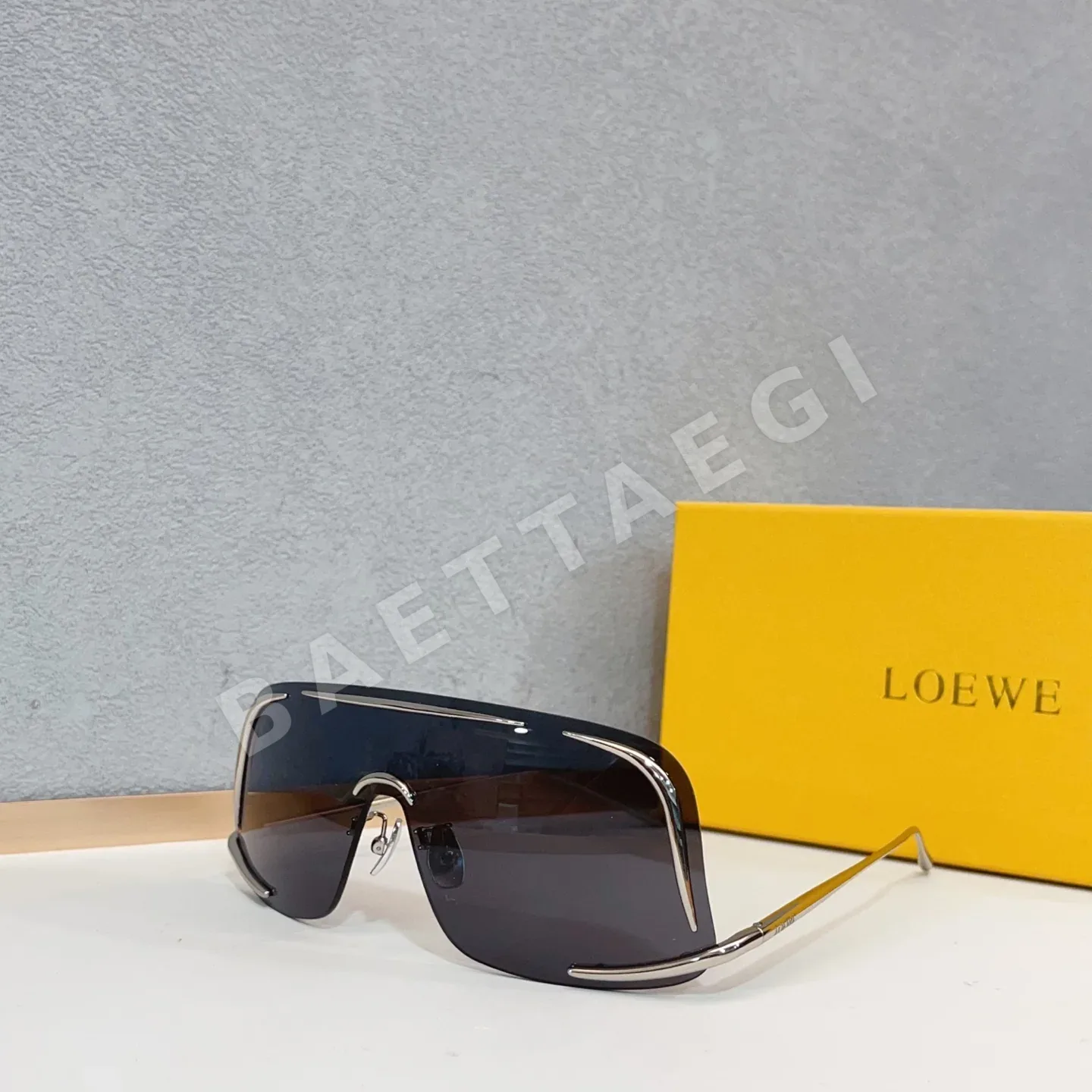 로에베 LW40193 U 선글라스 상세 이미지 6