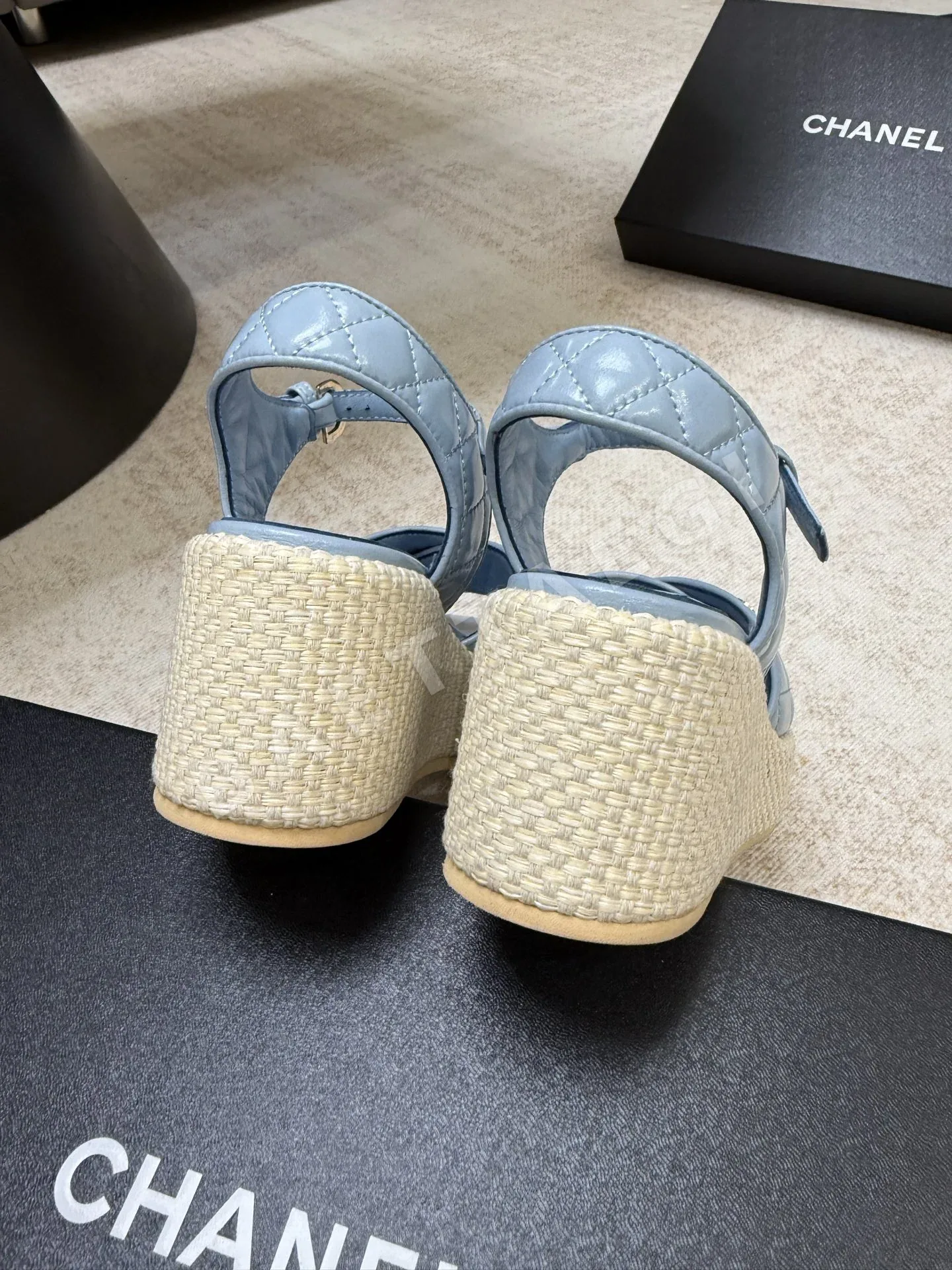 샤넬 웨지 플랫폼 샌들 스터드 장식 상세 이미지 8
