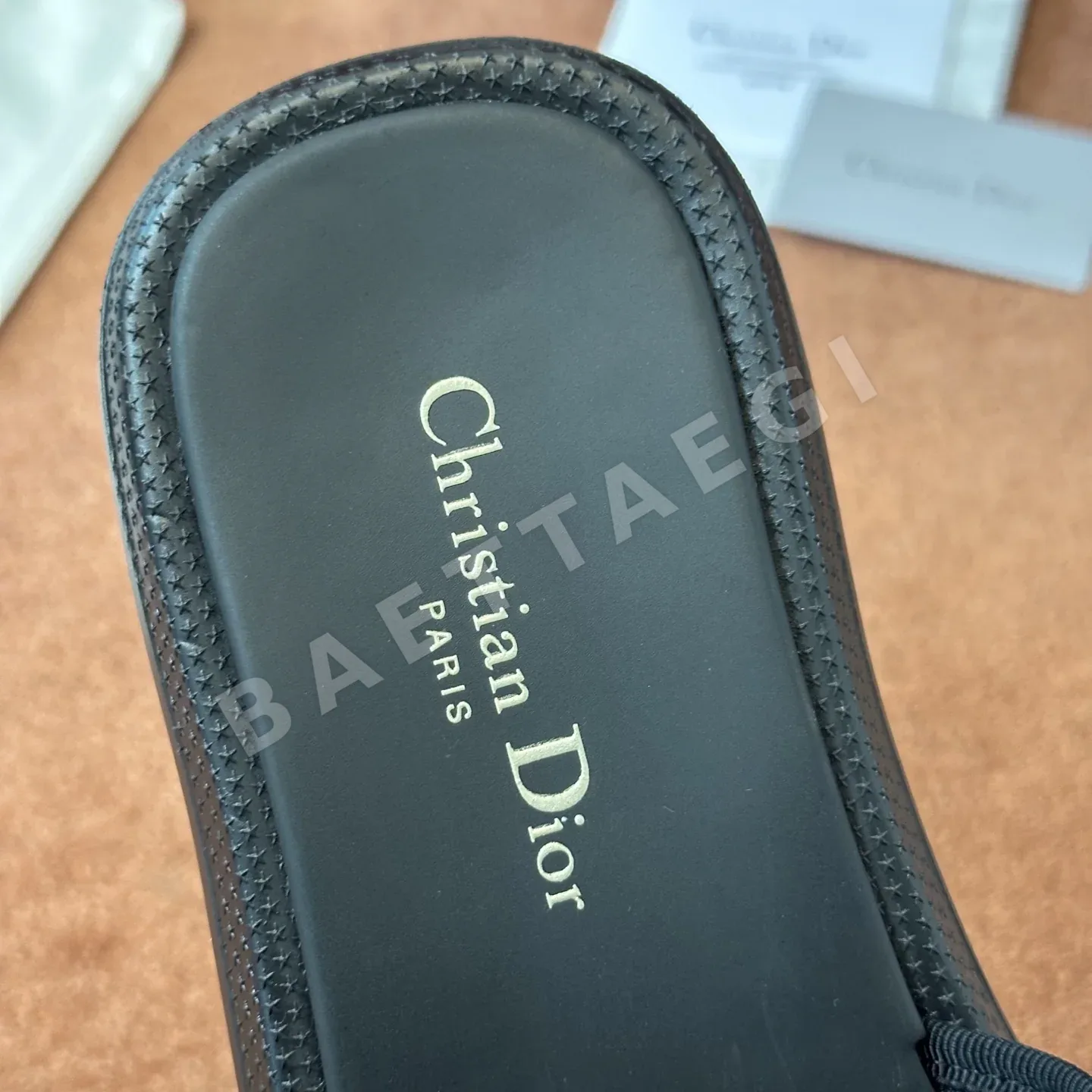 디올 가죽 버클 샌들 상세 이미지 4