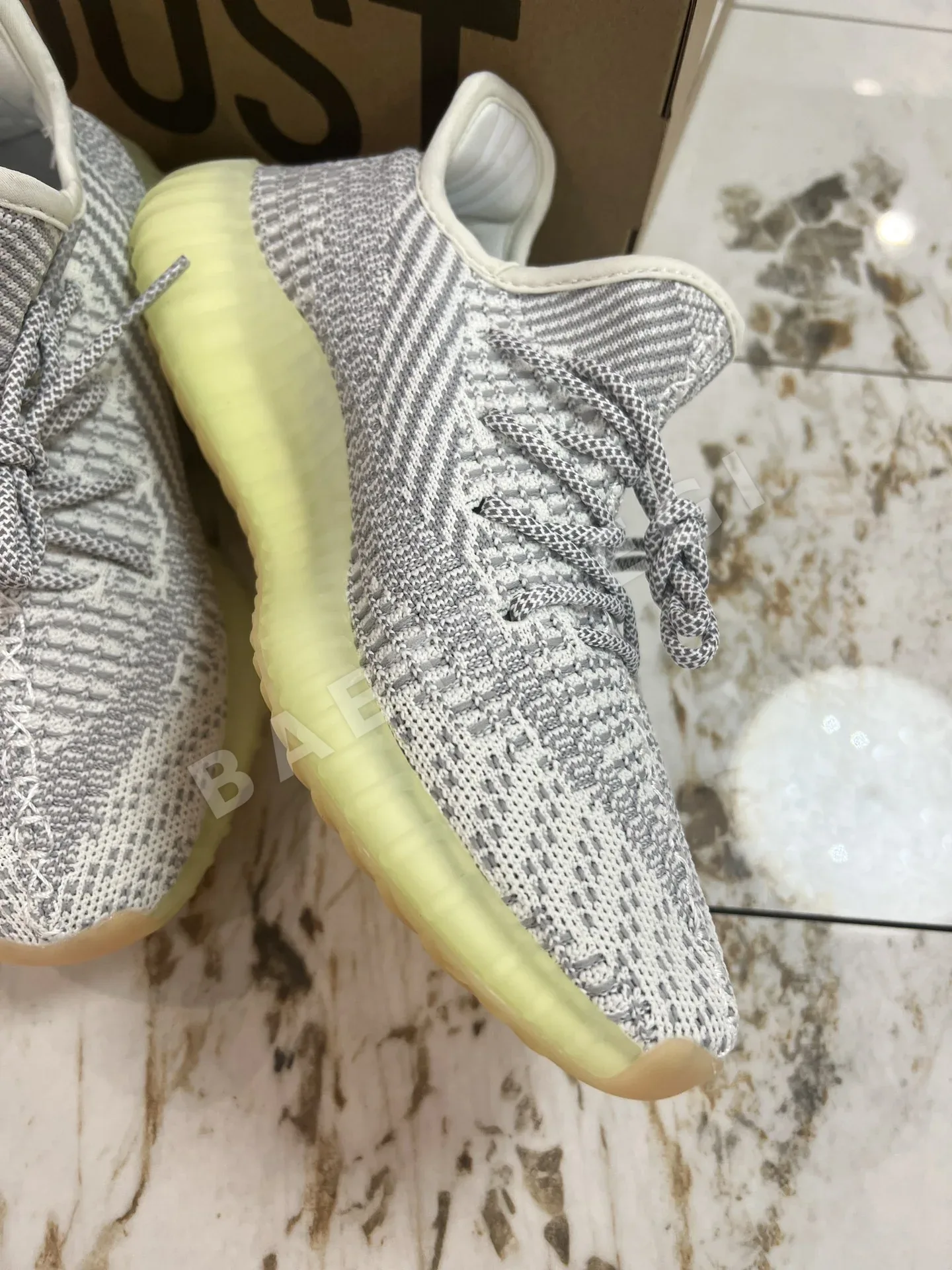 아디다스 YEEZY350 남성 신발 상세 이미지 4