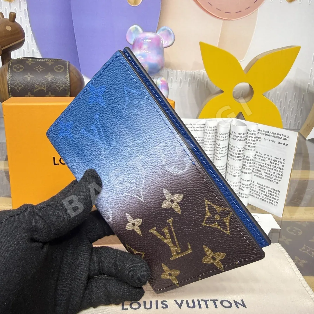 루이비통 그라데이션 모노그램 파스포트 커버 지갑 상세 이미지 5