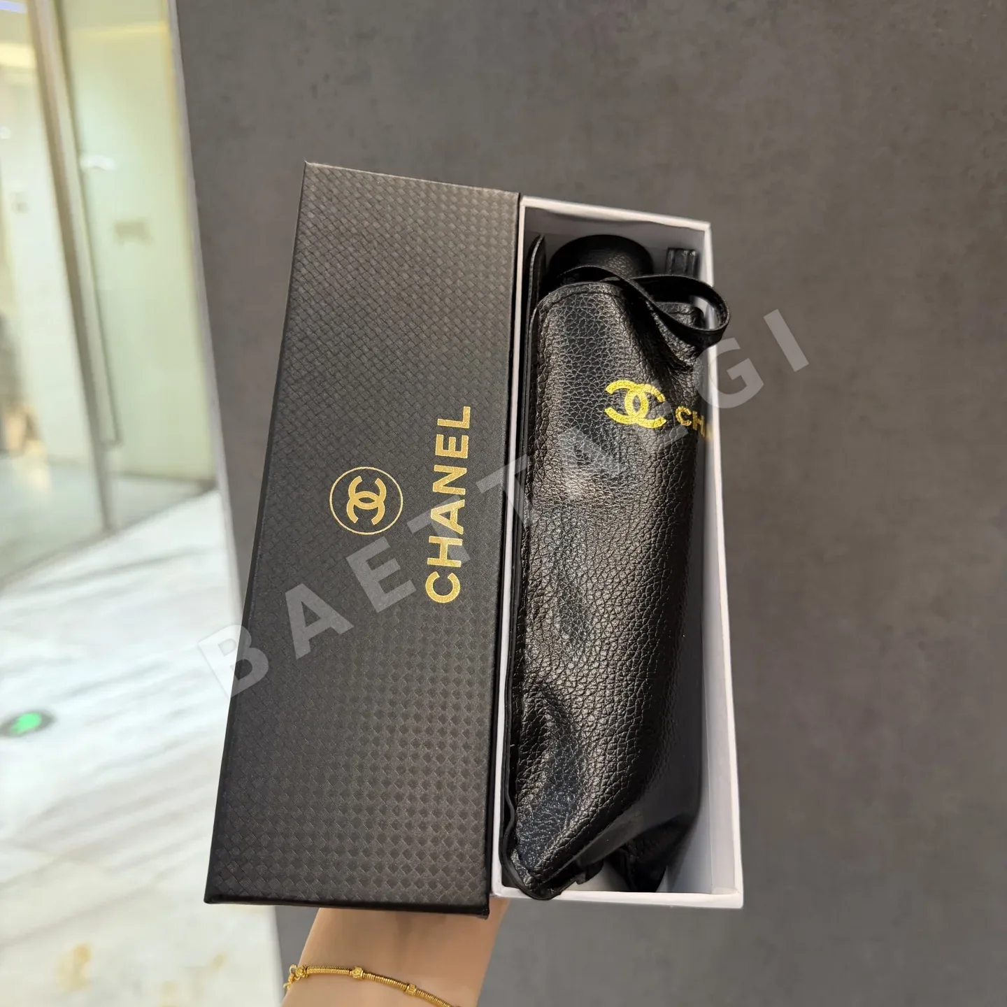샤넬 5단 접이식 우산 85342