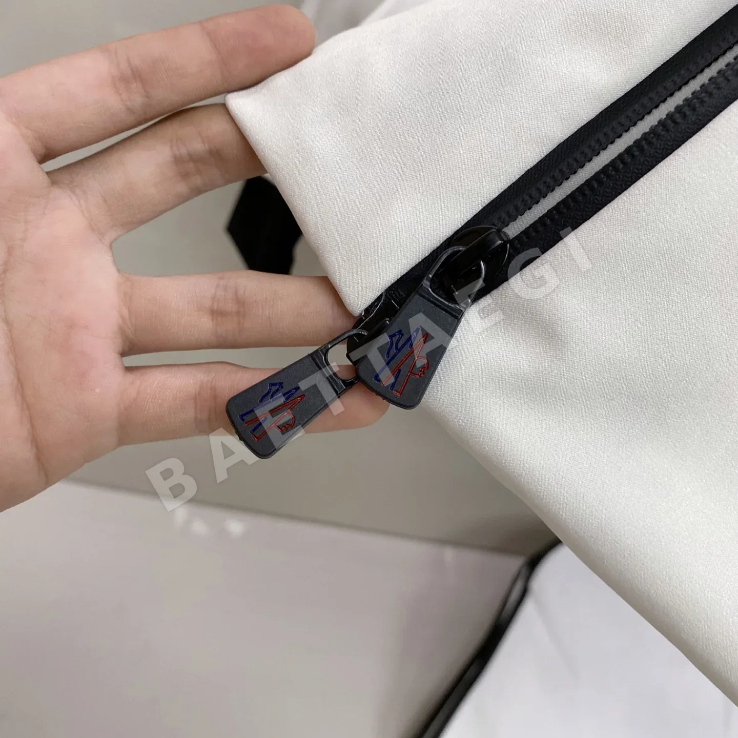 몽클레르 그레노블 남성 다운 패딩 점퍼 상세 이미지 10