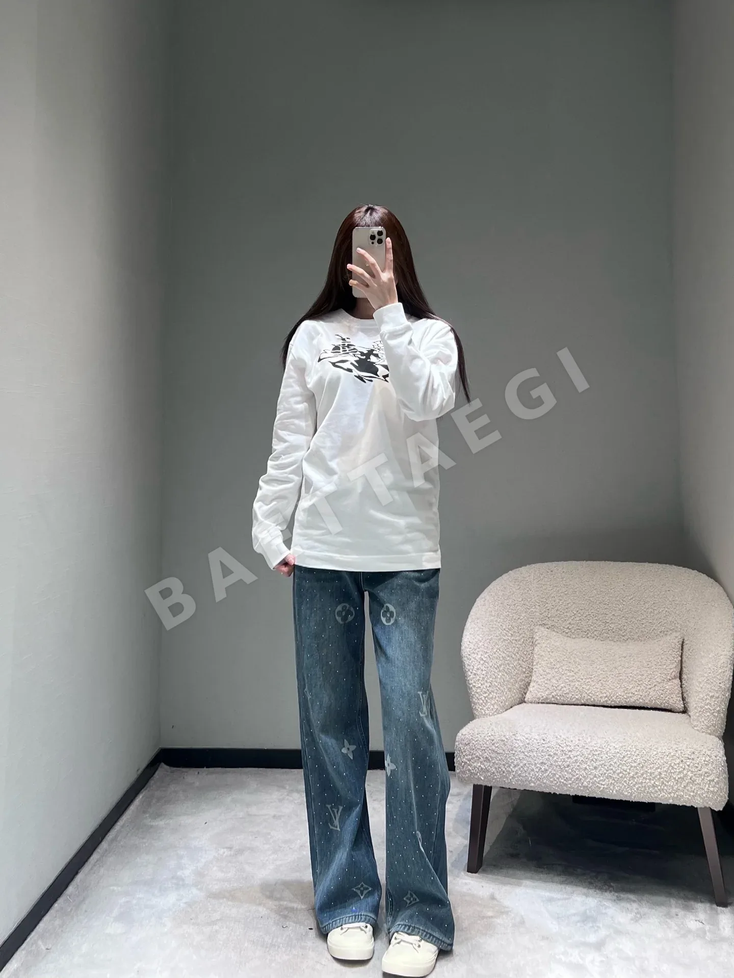 비비안웨스트우드 토성 프린트 여성 긴팔 티셔츠 상세 이미지 4