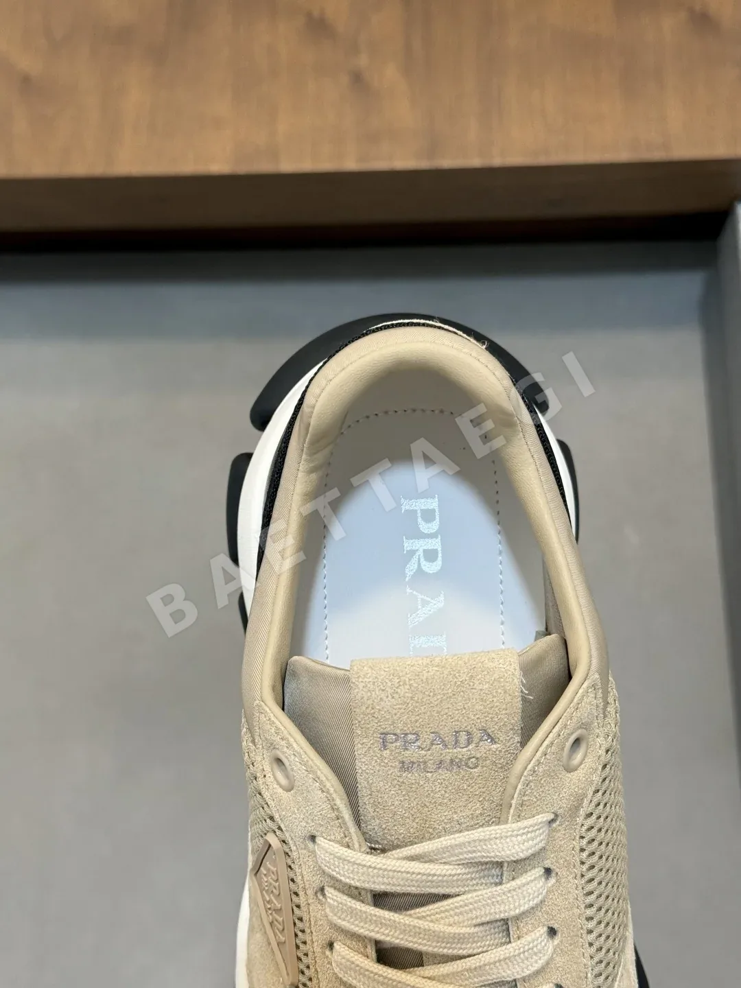 프라다 Linea Rossa 스웨이드 메시 여성 스니커즈 상세 이미지 7