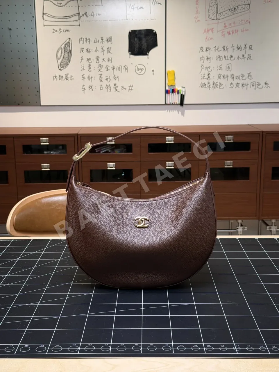샤넬 크레센트 문 옥스 대형 가방 143478