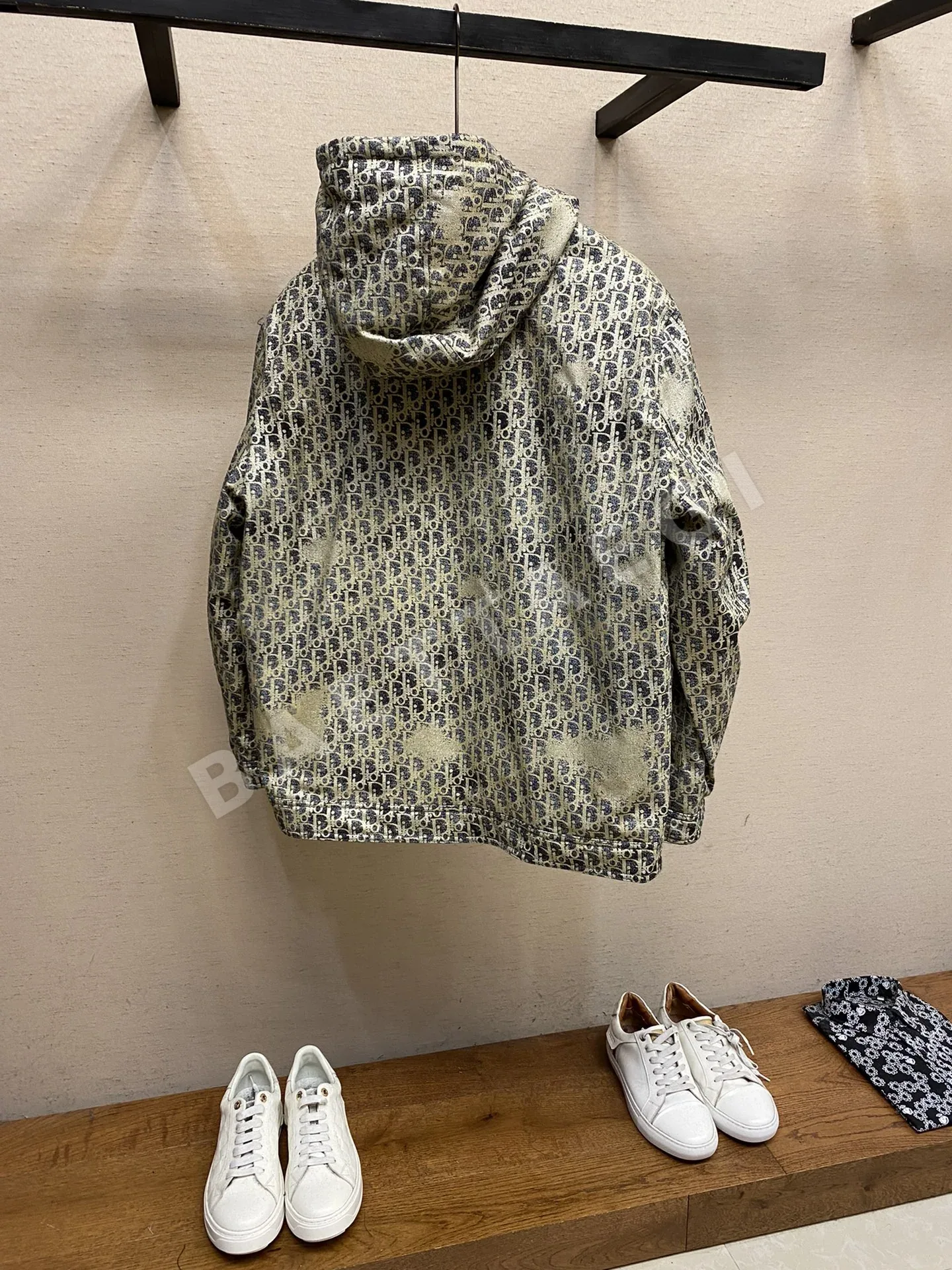 디올 로고 자카드 데님 후드 다운 자켓 상세 이미지 3