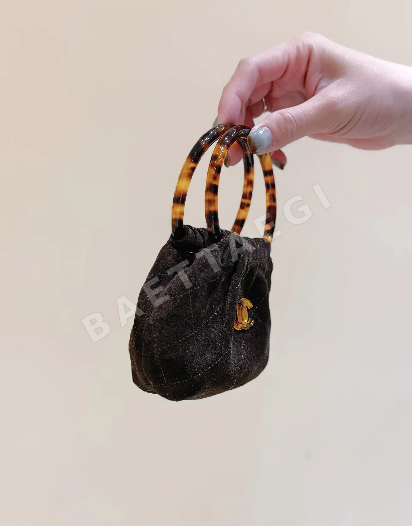 샤넬 26C 리조트 에디션 스웨이드 송아지가죽 잉곳 백 AP4981 상세 이미지 2