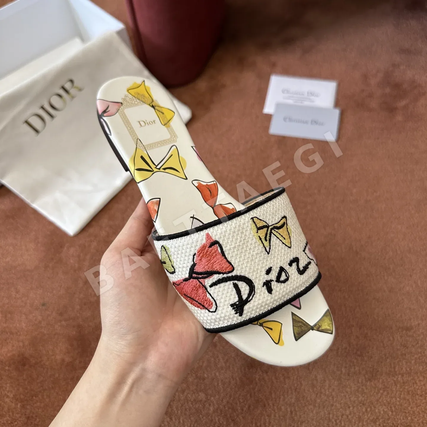 디올 샌들 캔버스 로고 자수 상세 이미지 3