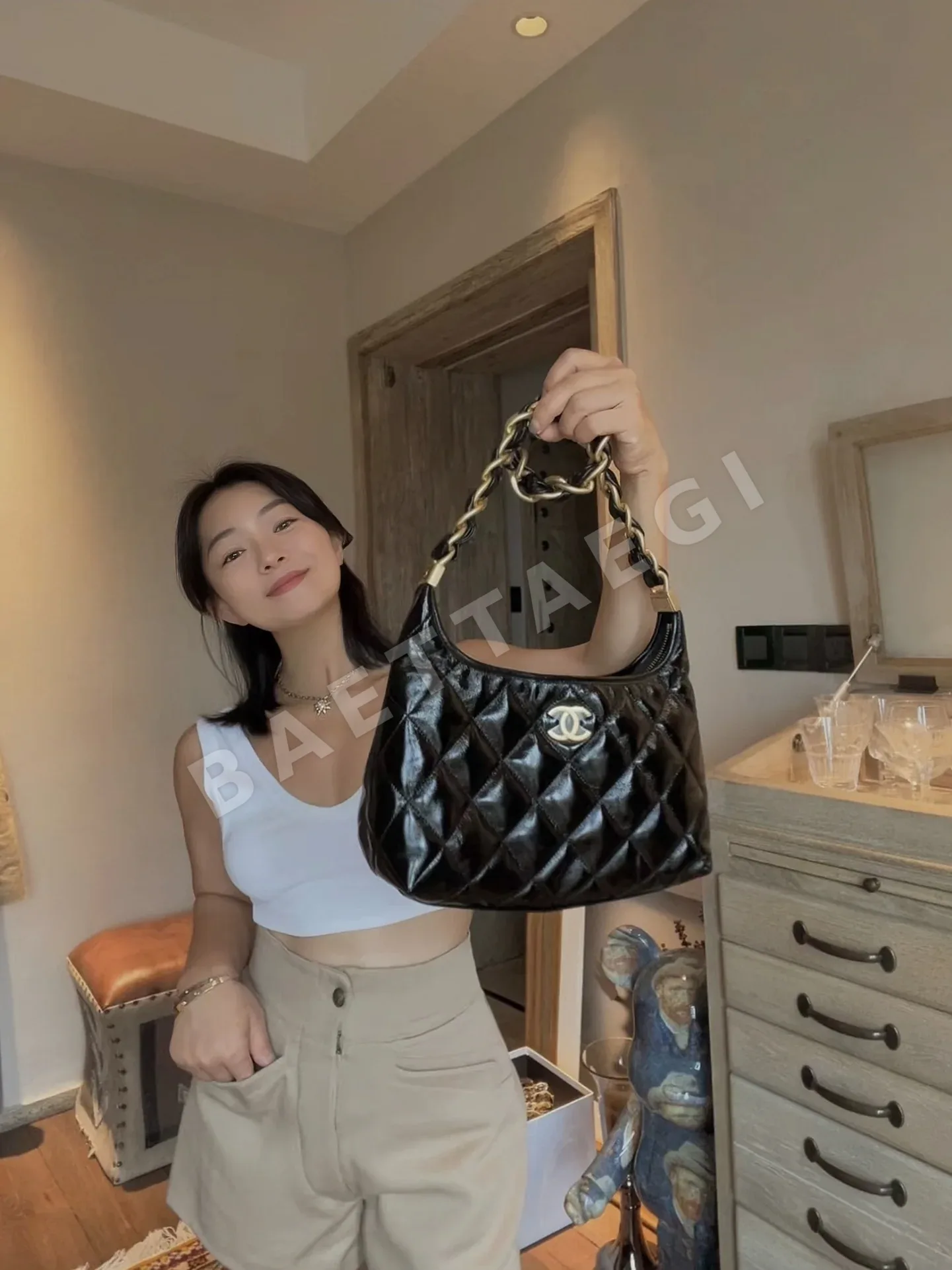 샤넬 미디움 블랙 숄더백 상세 이미지 8