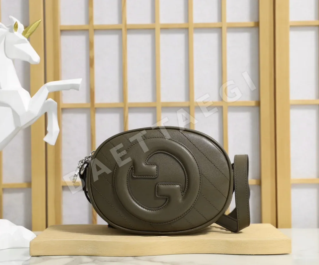 구찌 가시브론 스몰 라운드백 760175
