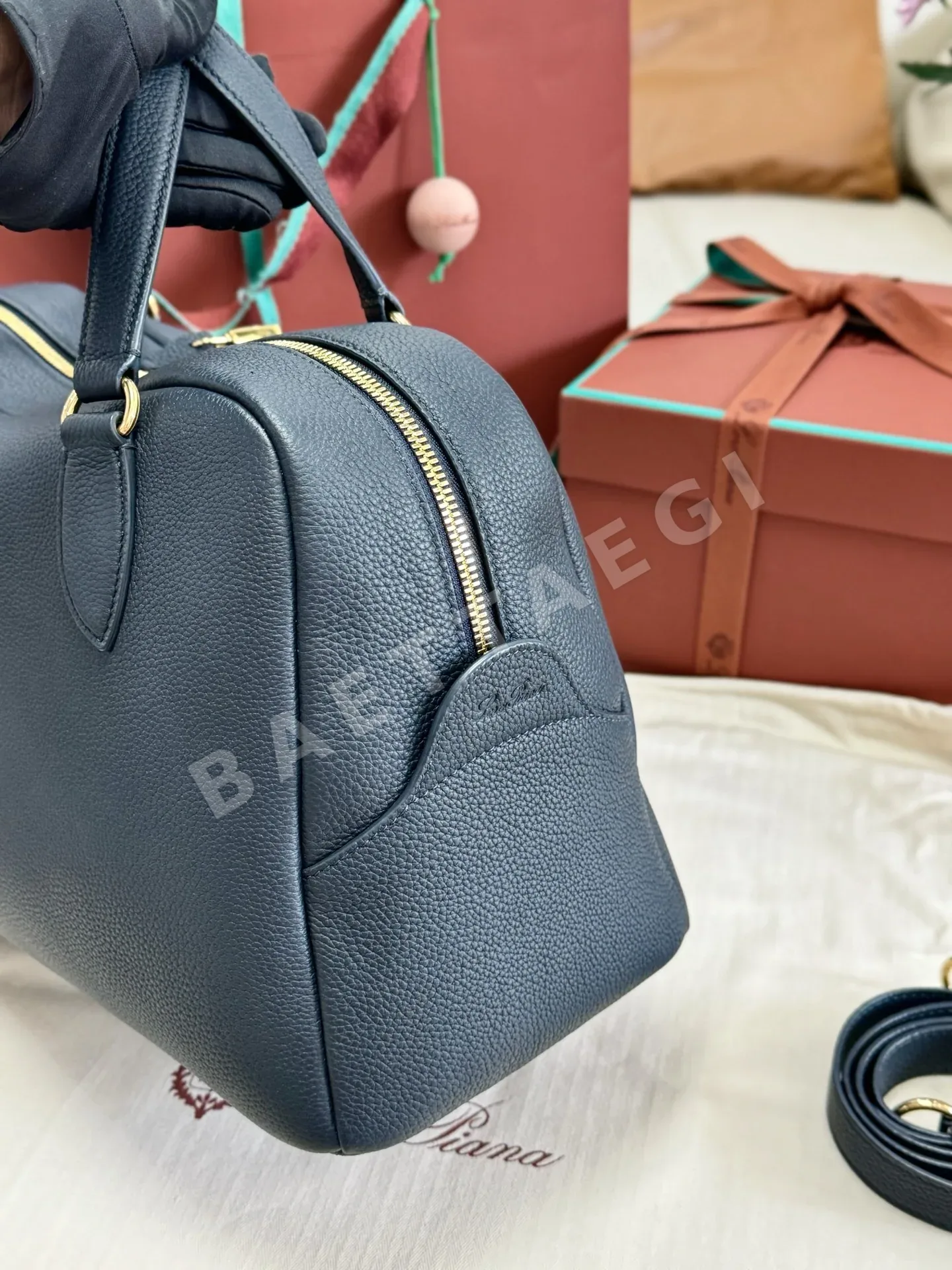 로로피아나 딥로열블루 니들 핸드백 상세 이미지 5