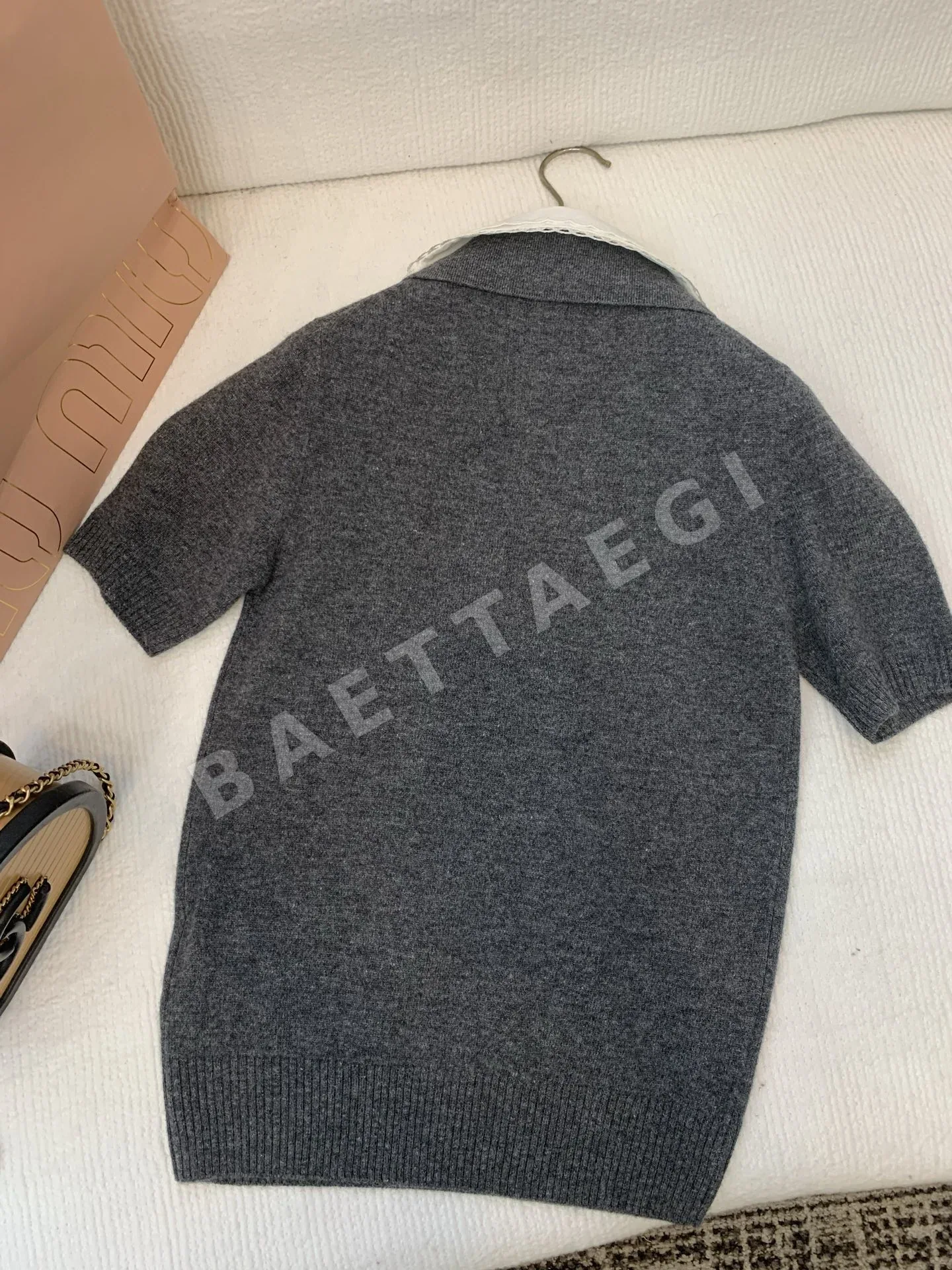 미우미우 피터팬 카라 자수 반팔 티셔츠 상세 이미지 8