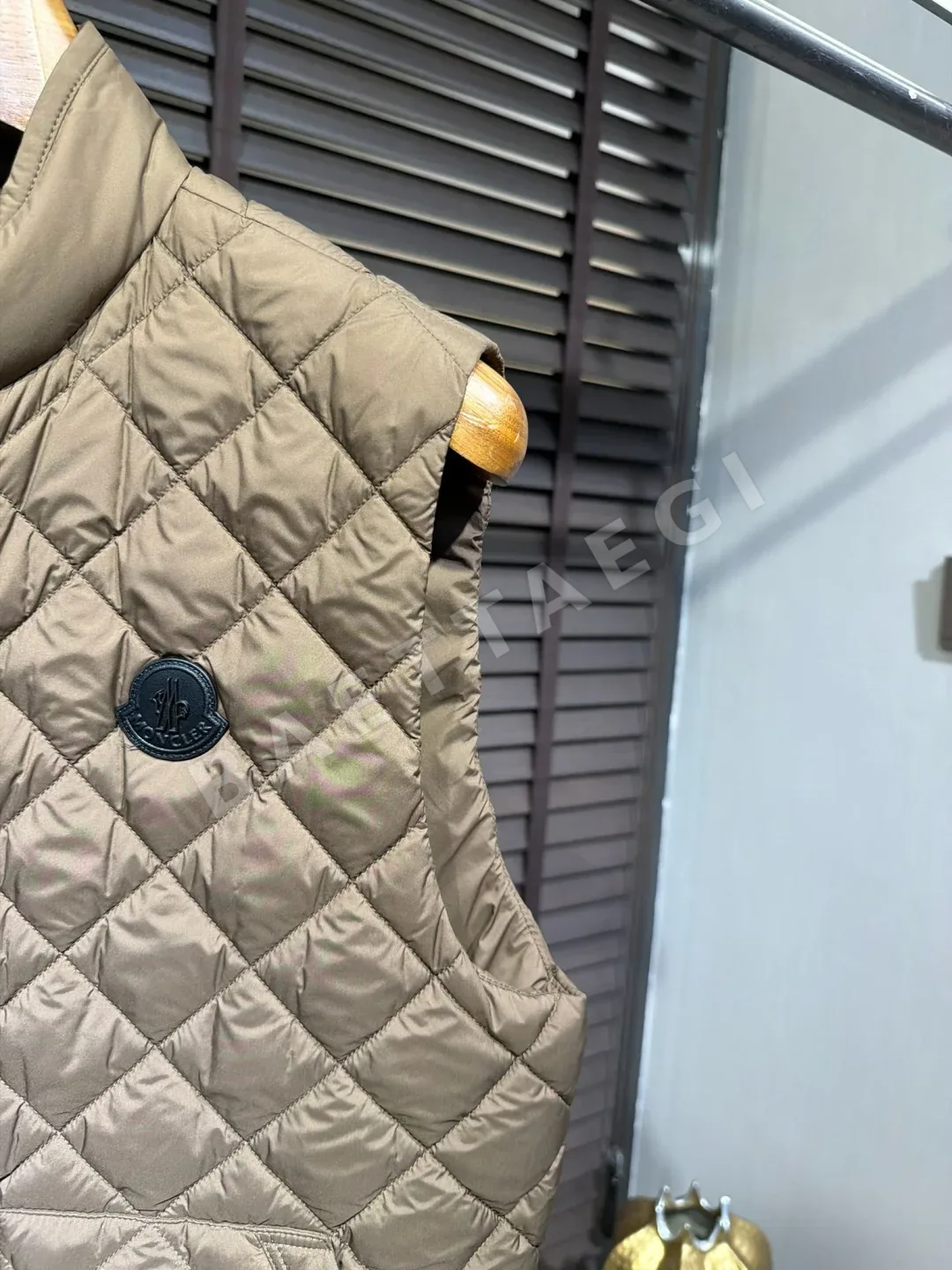 몽클레르 친환경 폴리에스터 남성 다운 베스트 M9631 상세 이미지 5