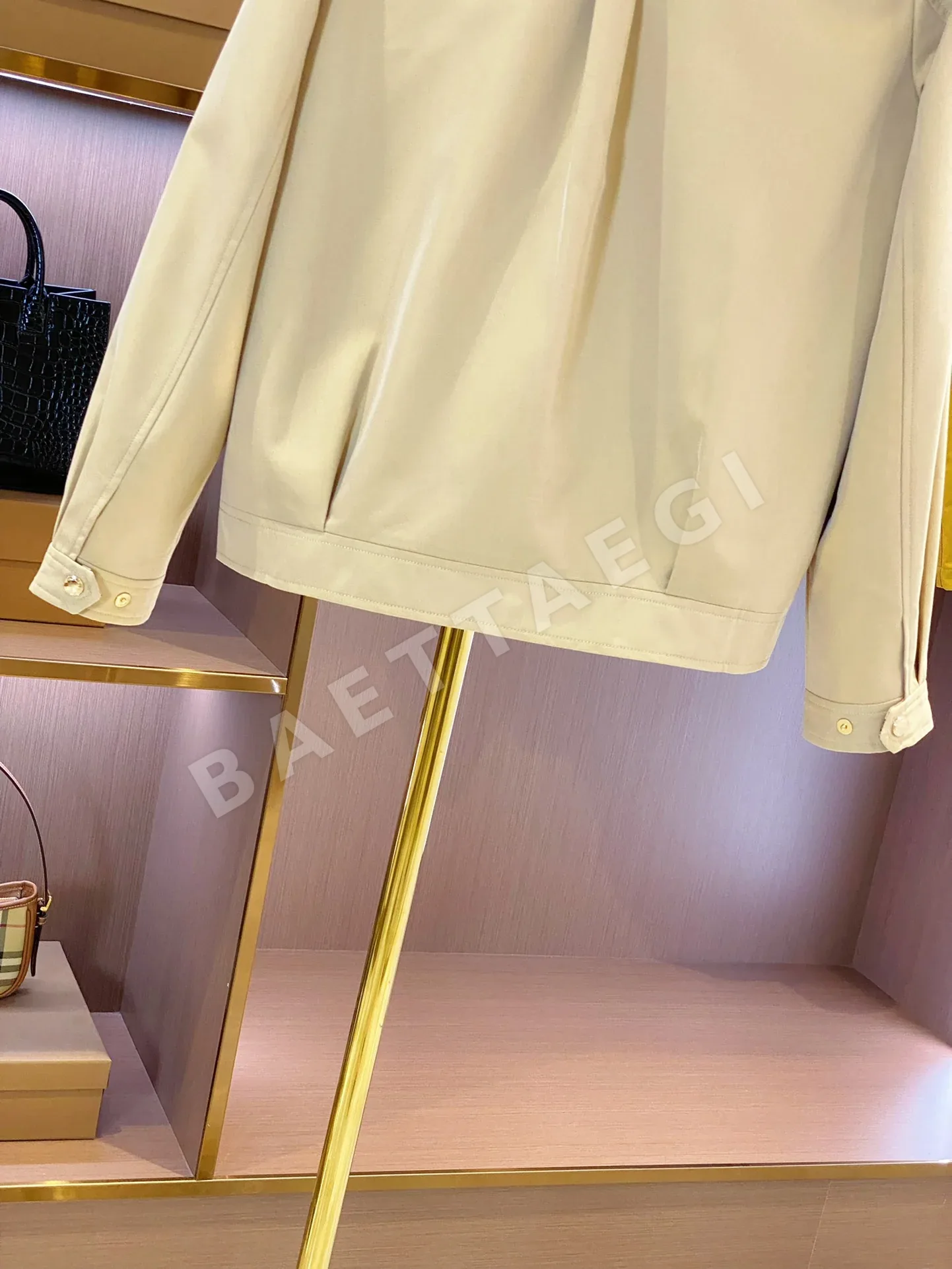 버버리 여성 허니 체크 패치워크 카라 자켓 상세 이미지 8