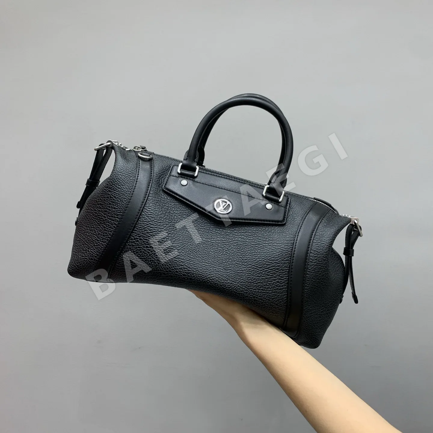 루이비통 로메가 미디엄 모터사이클 가방 M14700 상세 이미지 1