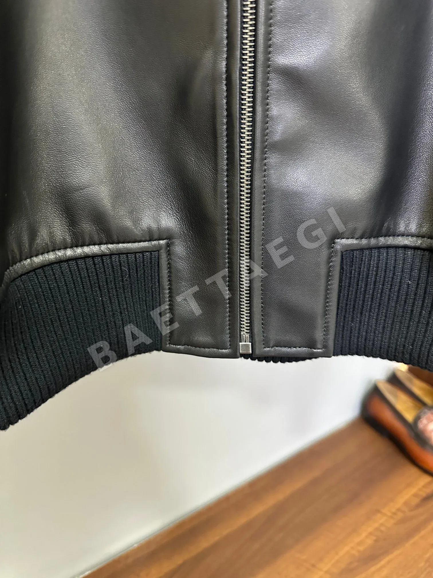 루이비통 램스킨 패치워크 베이스볼 자켓 상세 이미지 6