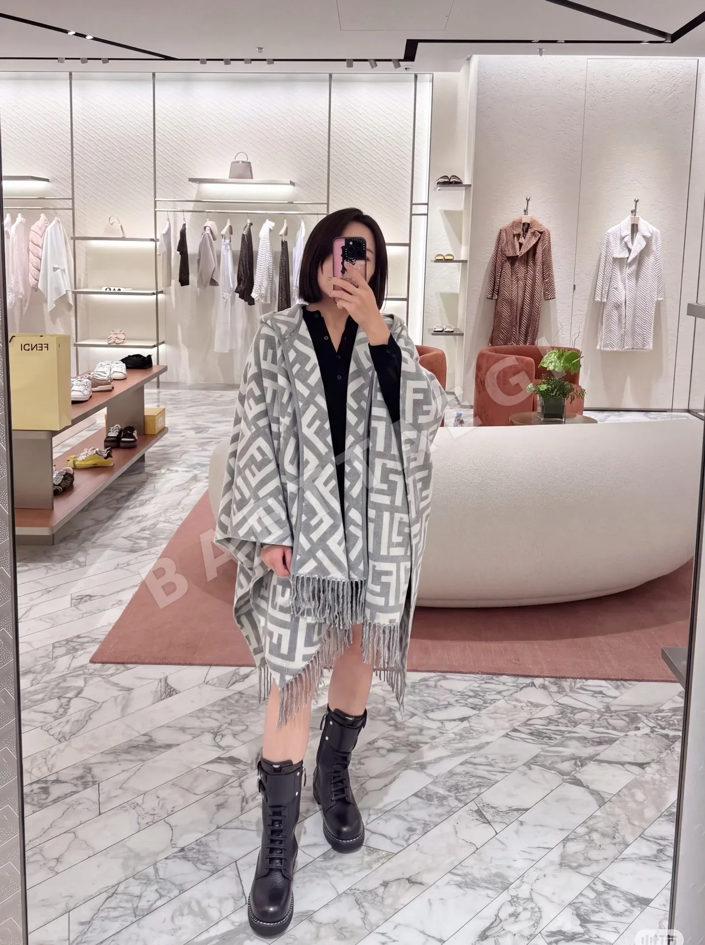 펜디 클래식 패턴 울 후드 케이프 163849