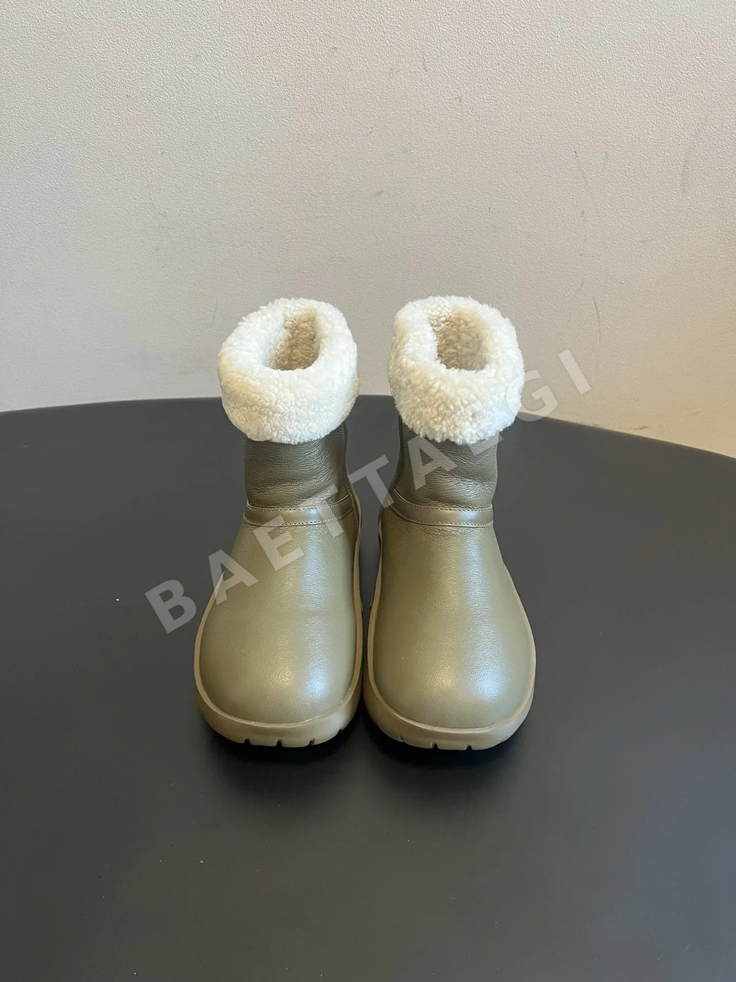 보테가베네타 라운드 토 울 안감 앵클 부츠 9881