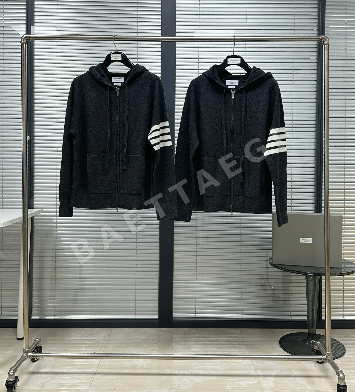 톰브라운 클래식 울 후드 자켓 WT284229 상세 이미지 1
